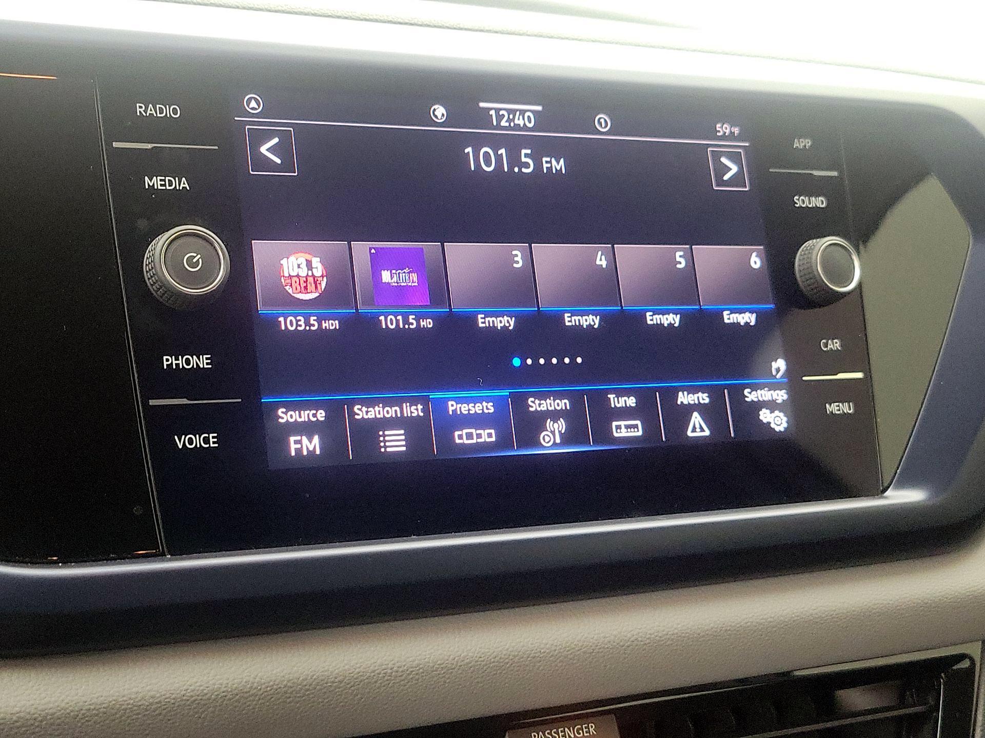 Thumbnail: 2022 Volkswagen Taos - 15