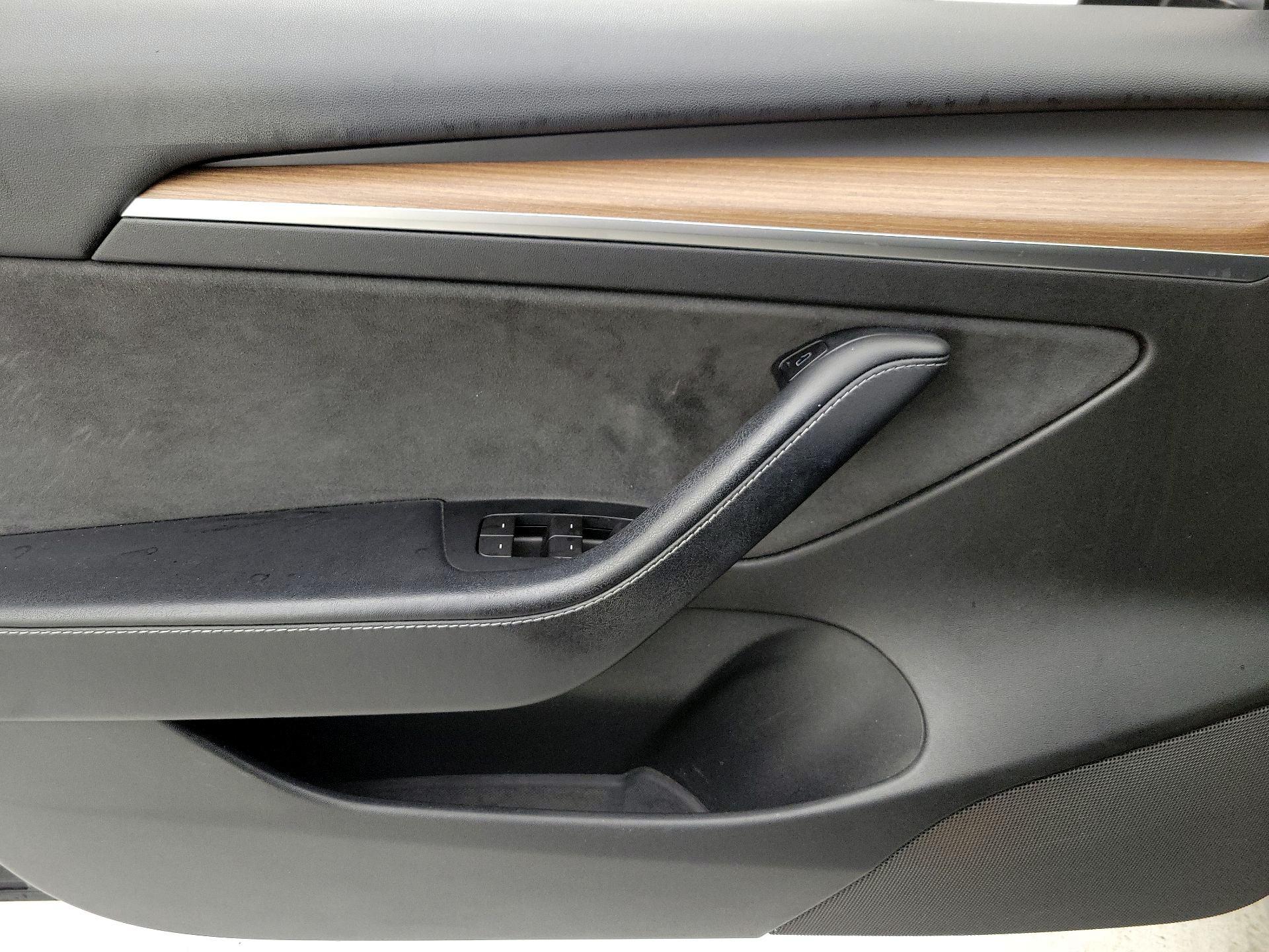 Thumbnail: 2022 Tesla Model 3 - 12