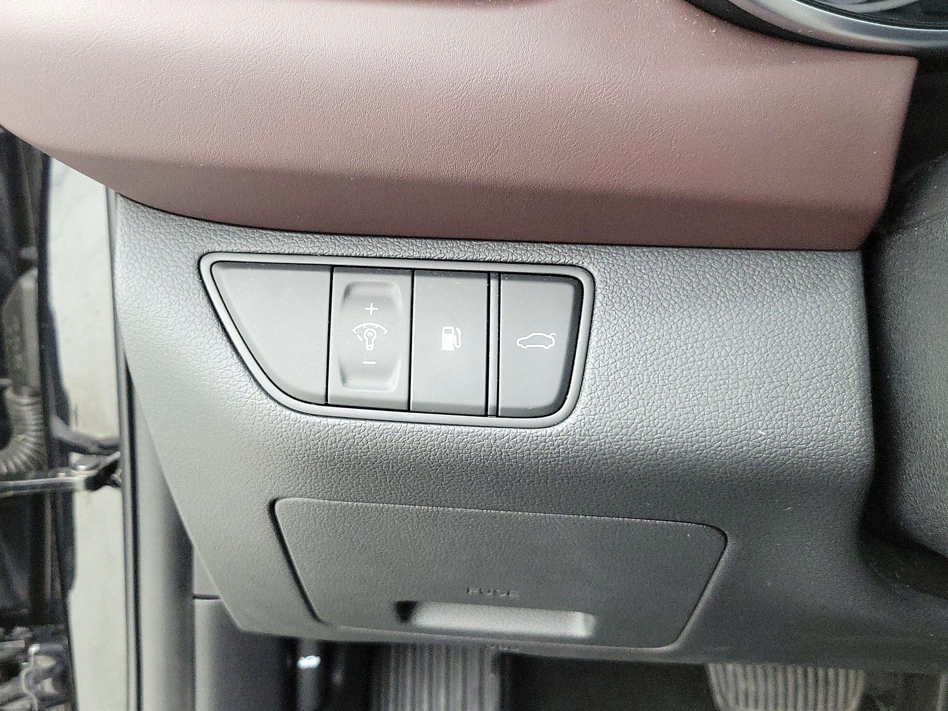 Thumbnail: 2022 Genesis G70 - 13