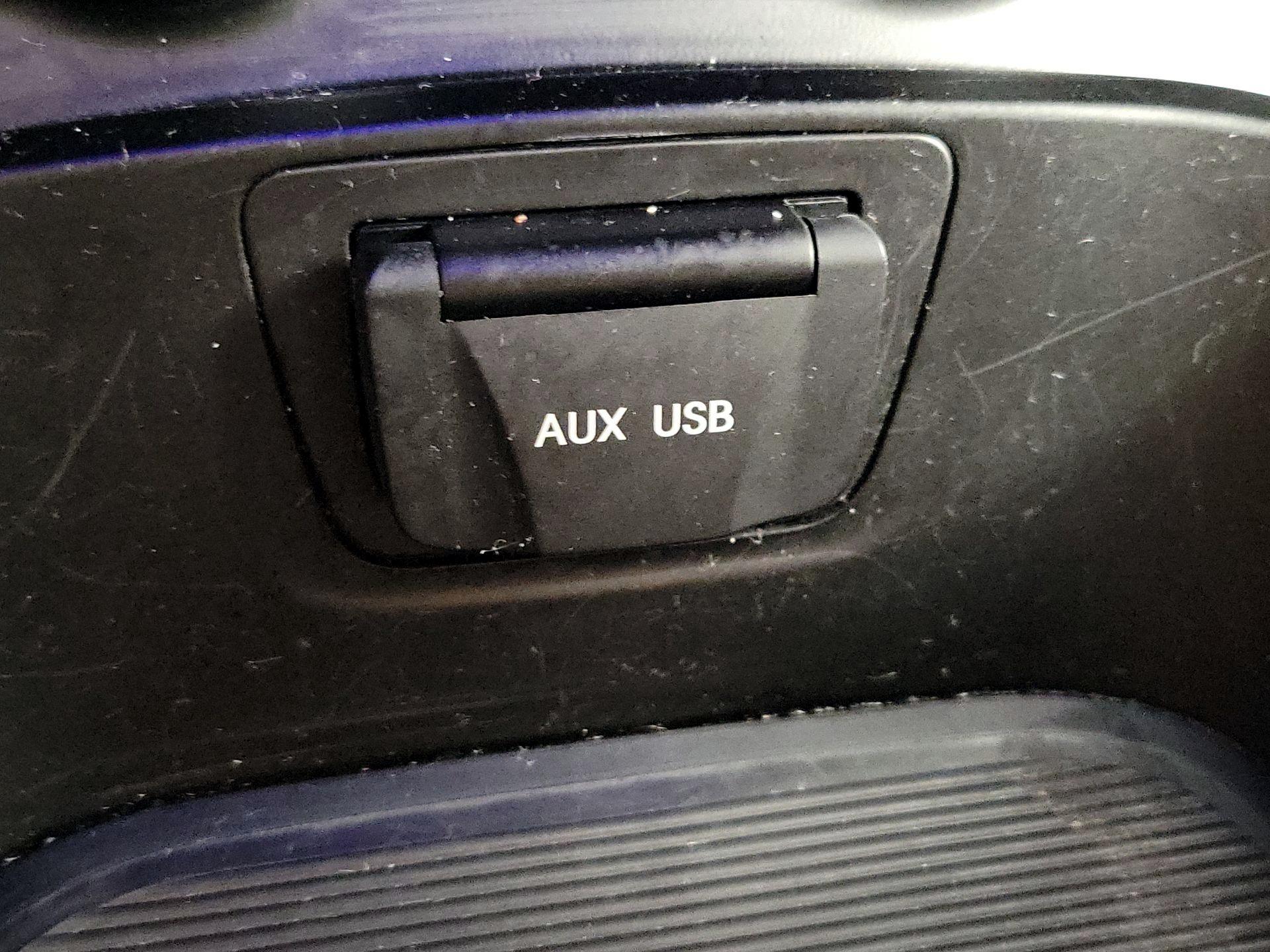 Thumbnail: 2016 Hyundai Santa Fe - 18