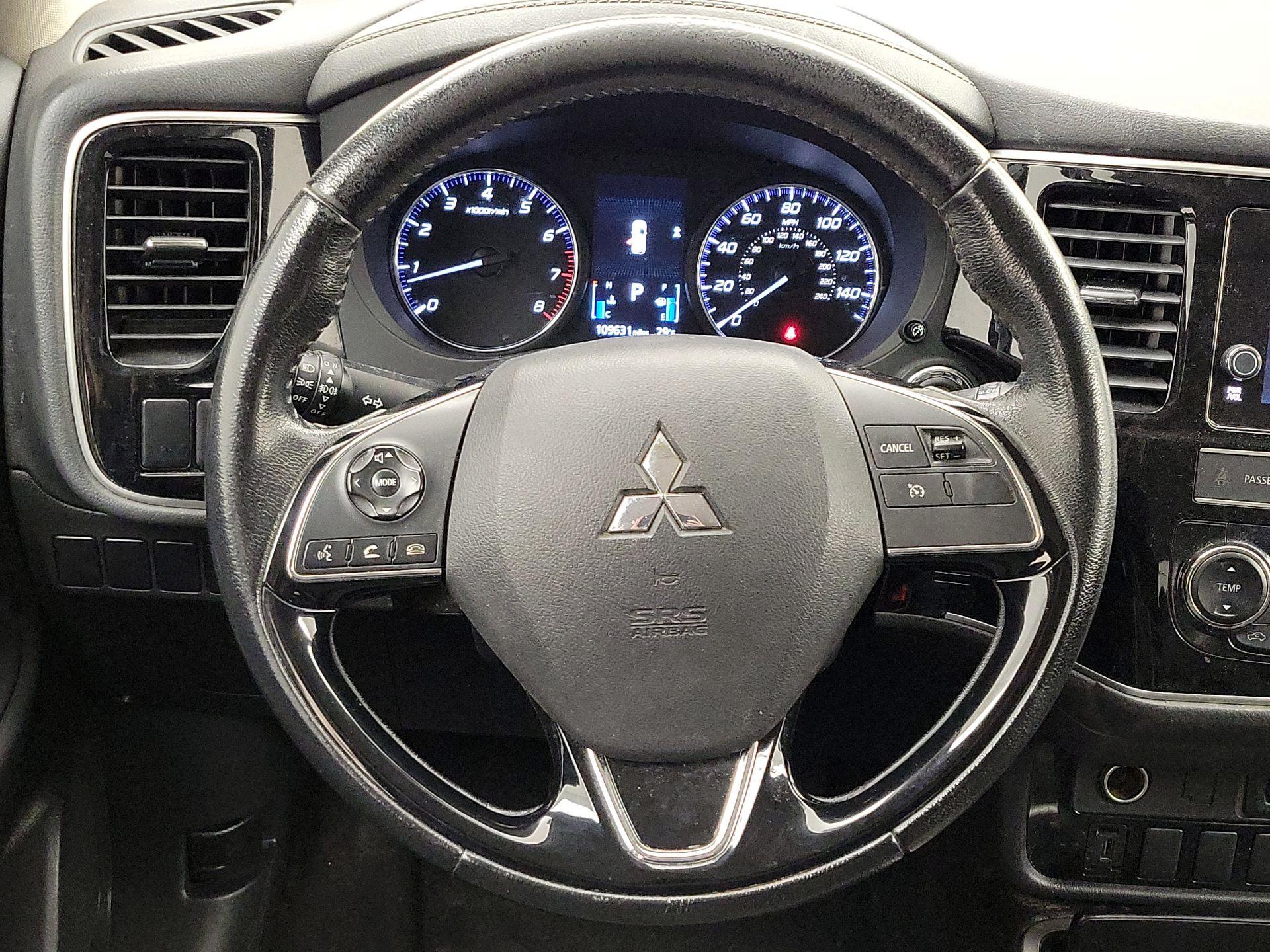 Thumbnail: 2019 Mitsubishi Outlander - 10