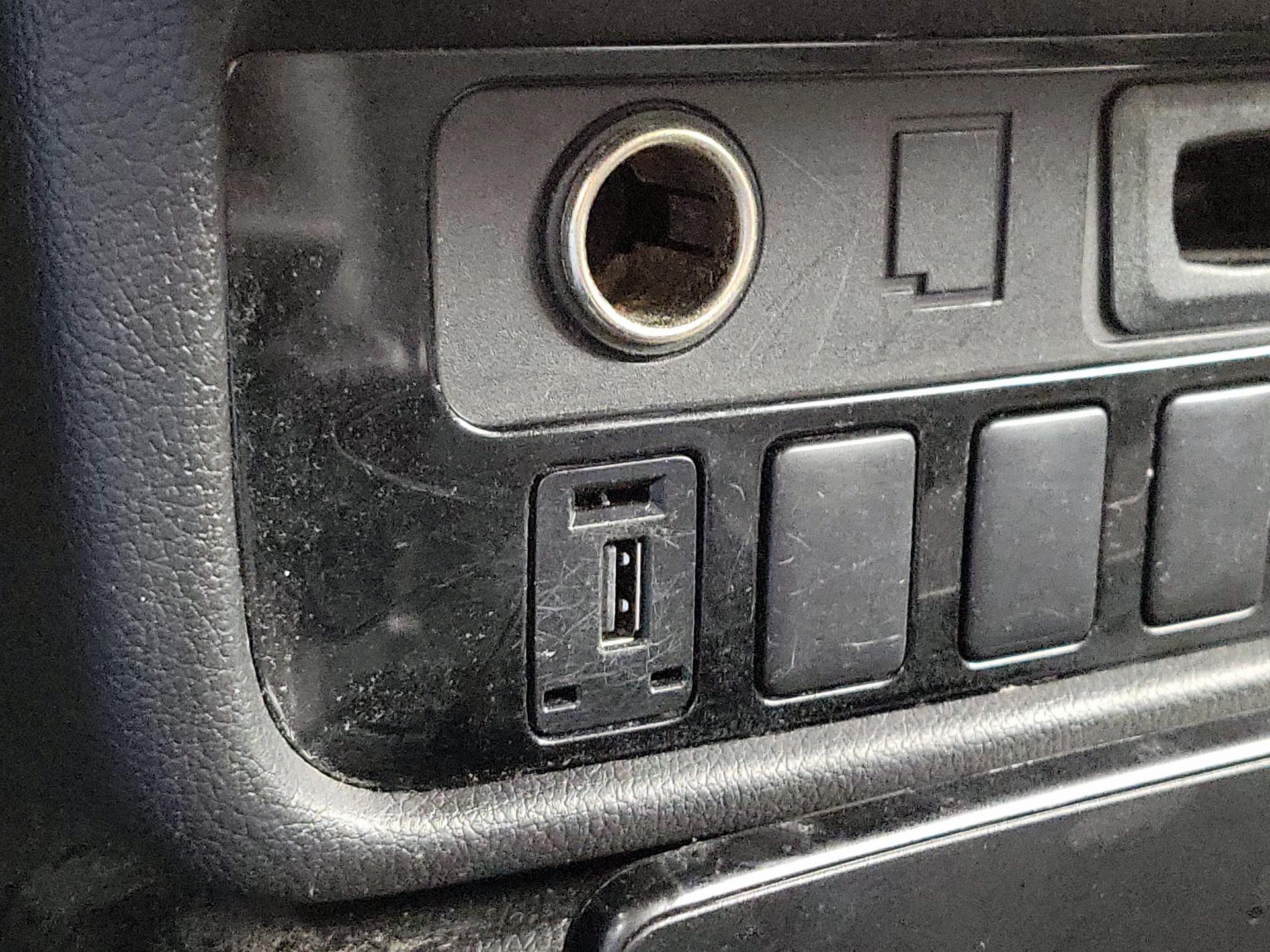 Thumbnail: 2019 Mitsubishi Outlander - 18