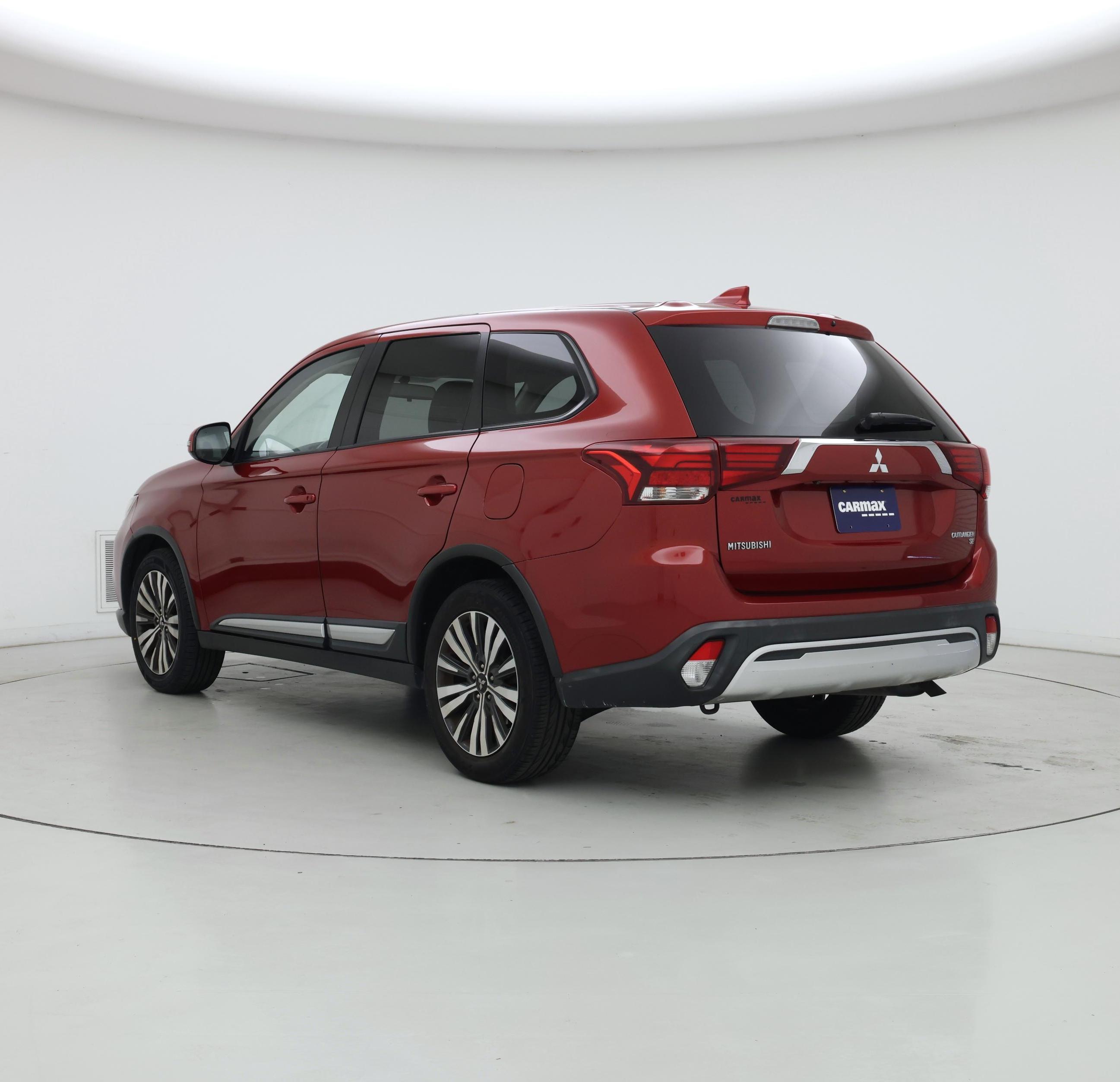 Thumbnail: 2019 Mitsubishi Outlander - 2