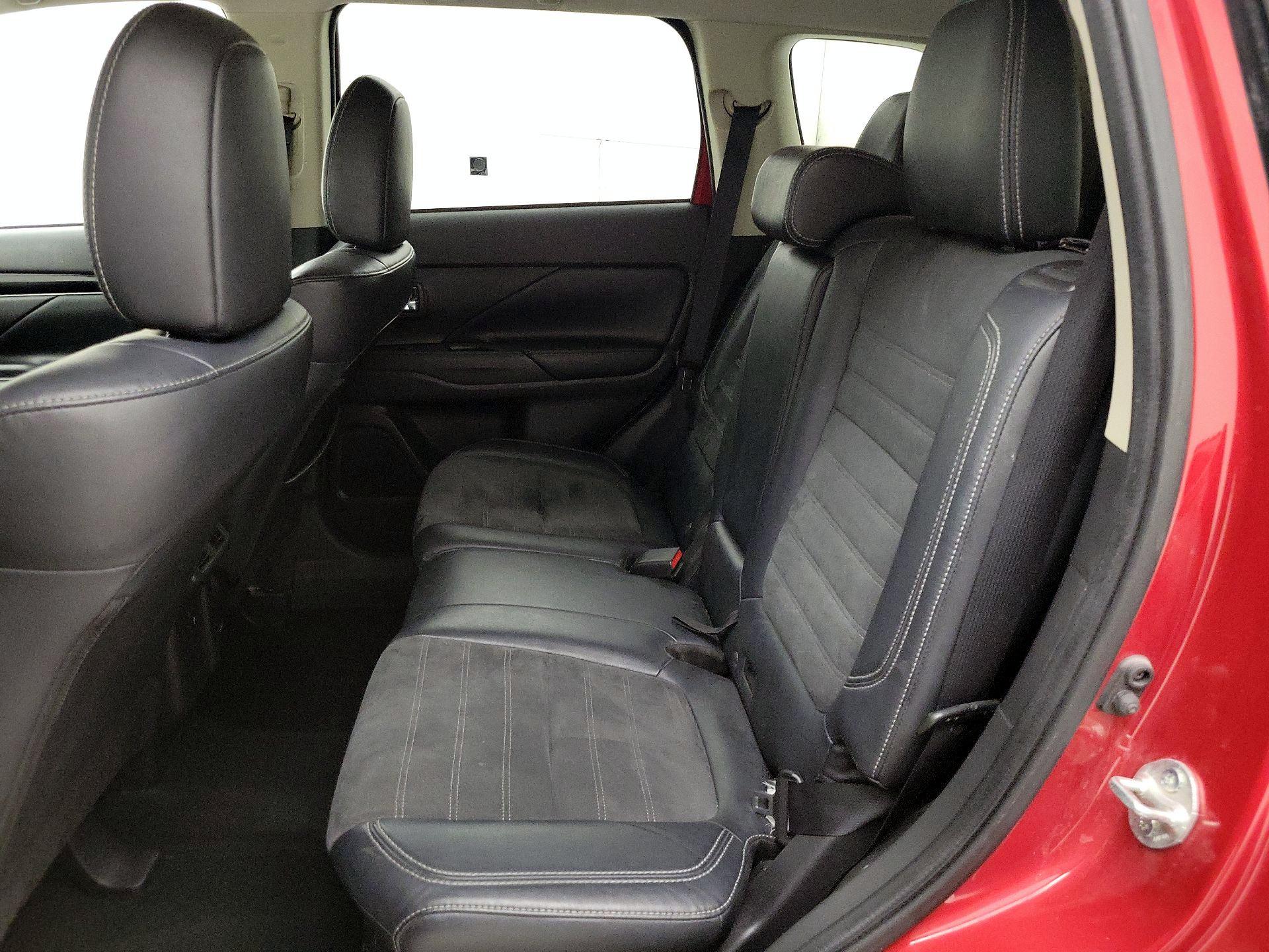 Thumbnail: 2019 Mitsubishi Outlander - 19