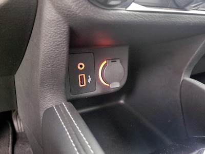 USB/AUX Ports
