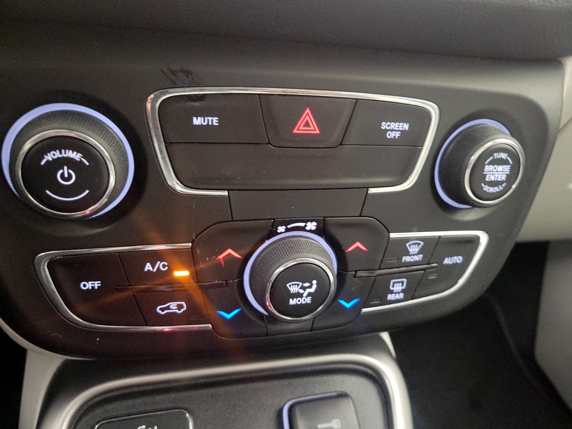 Thumbnail: 2019 Jeep Compass - 16