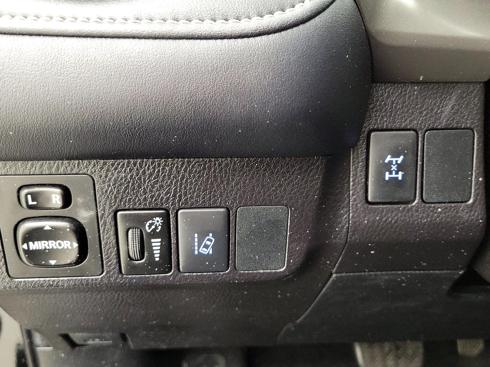 Thumbnail: 2018 Toyota RAV4 - 13