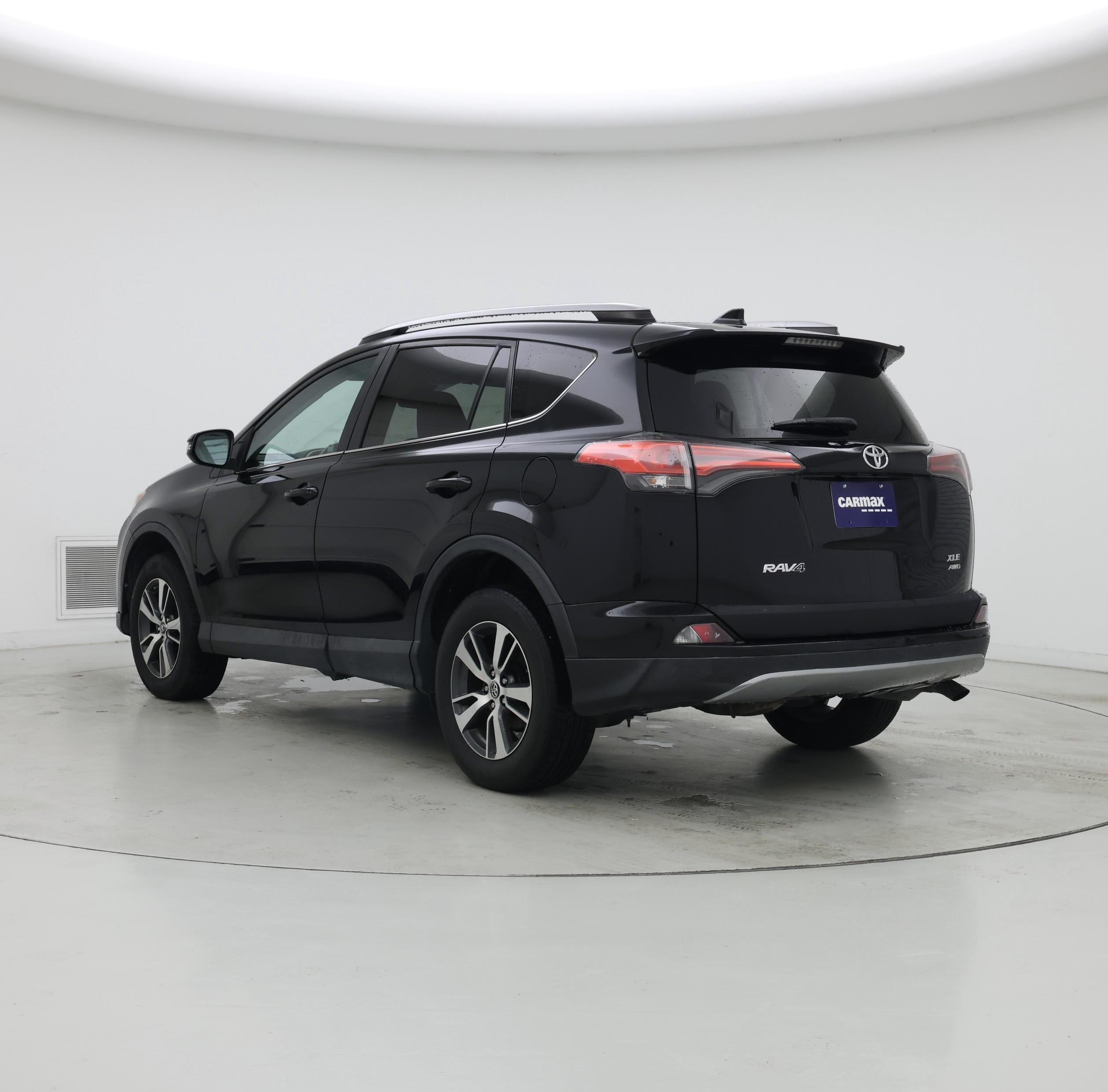 Thumbnail: 2018 Toyota RAV4 - 2