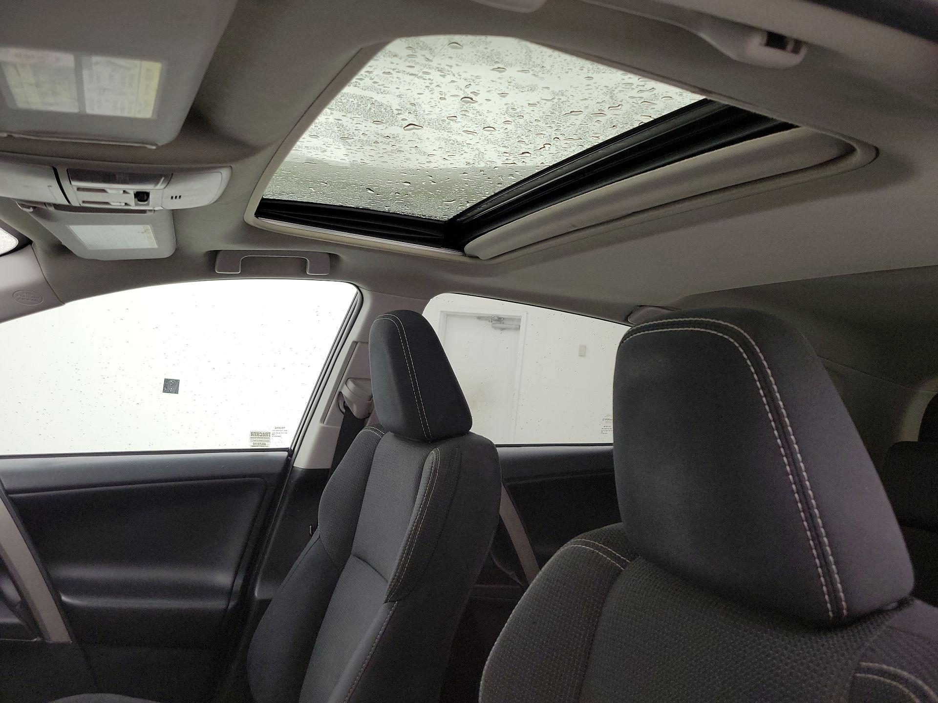 Thumbnail: 2018 Toyota RAV4 - 19