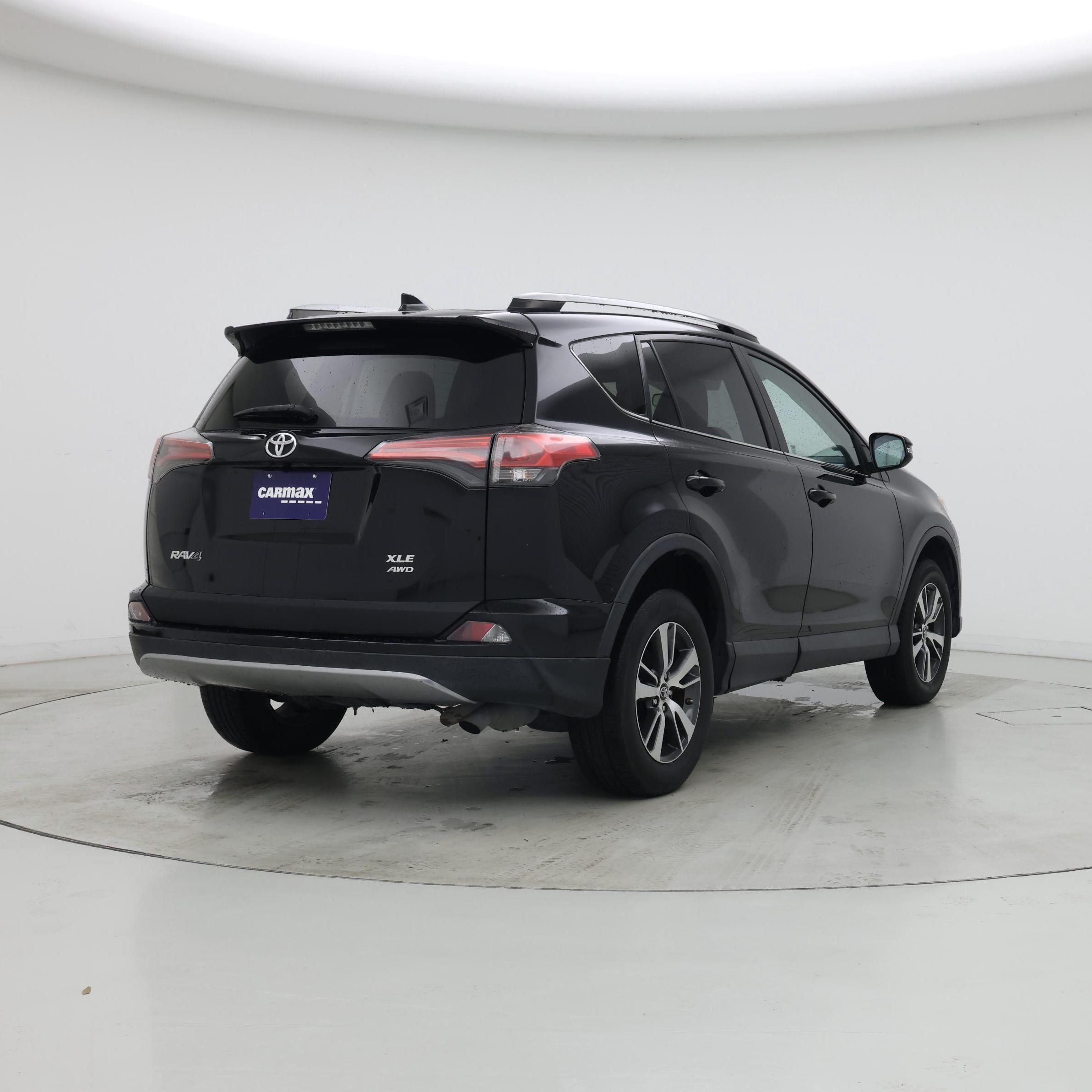 Thumbnail: 2018 Toyota RAV4 - 8