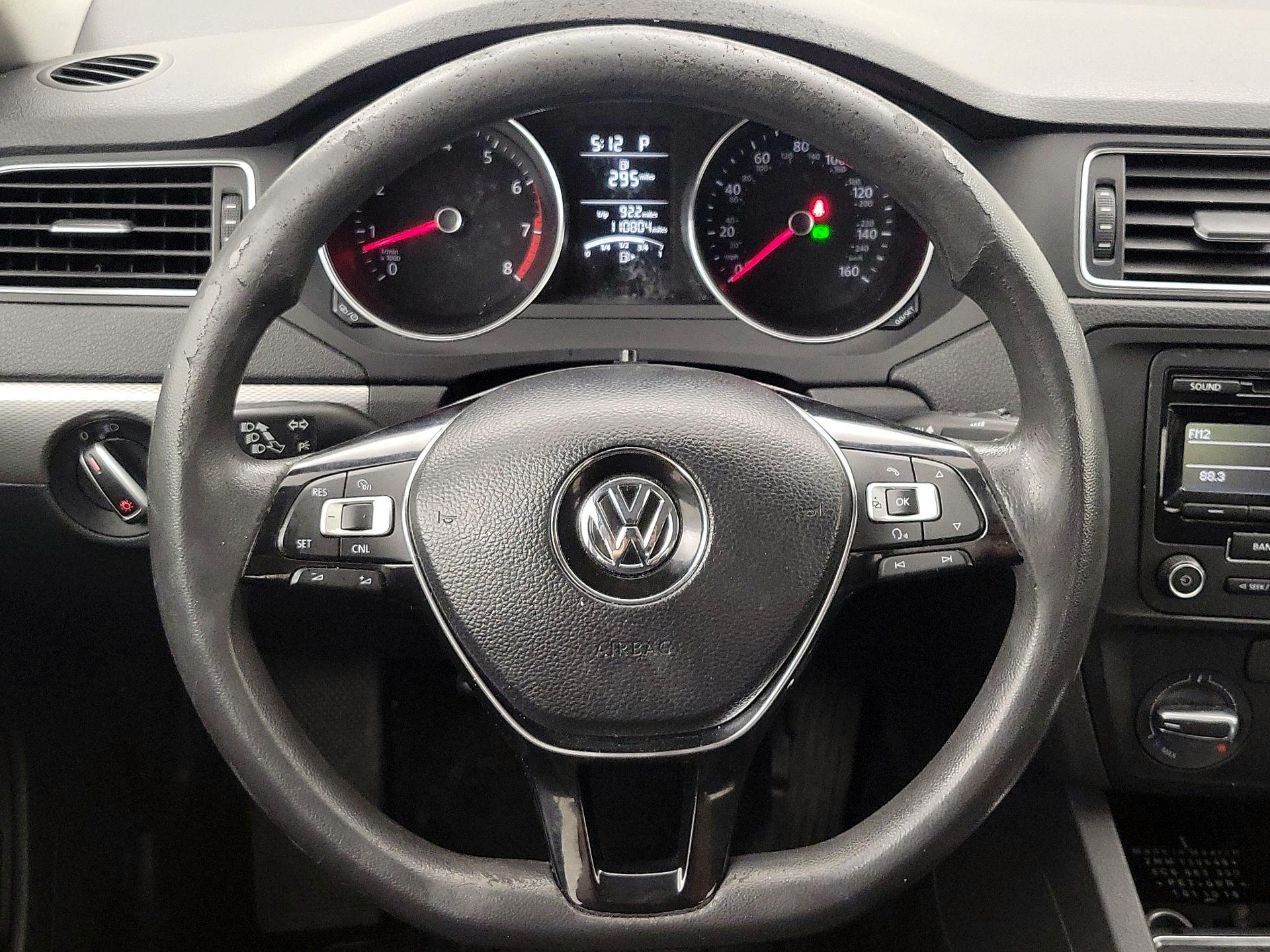 Thumbnail: 2015 Volkswagen Jetta - 10