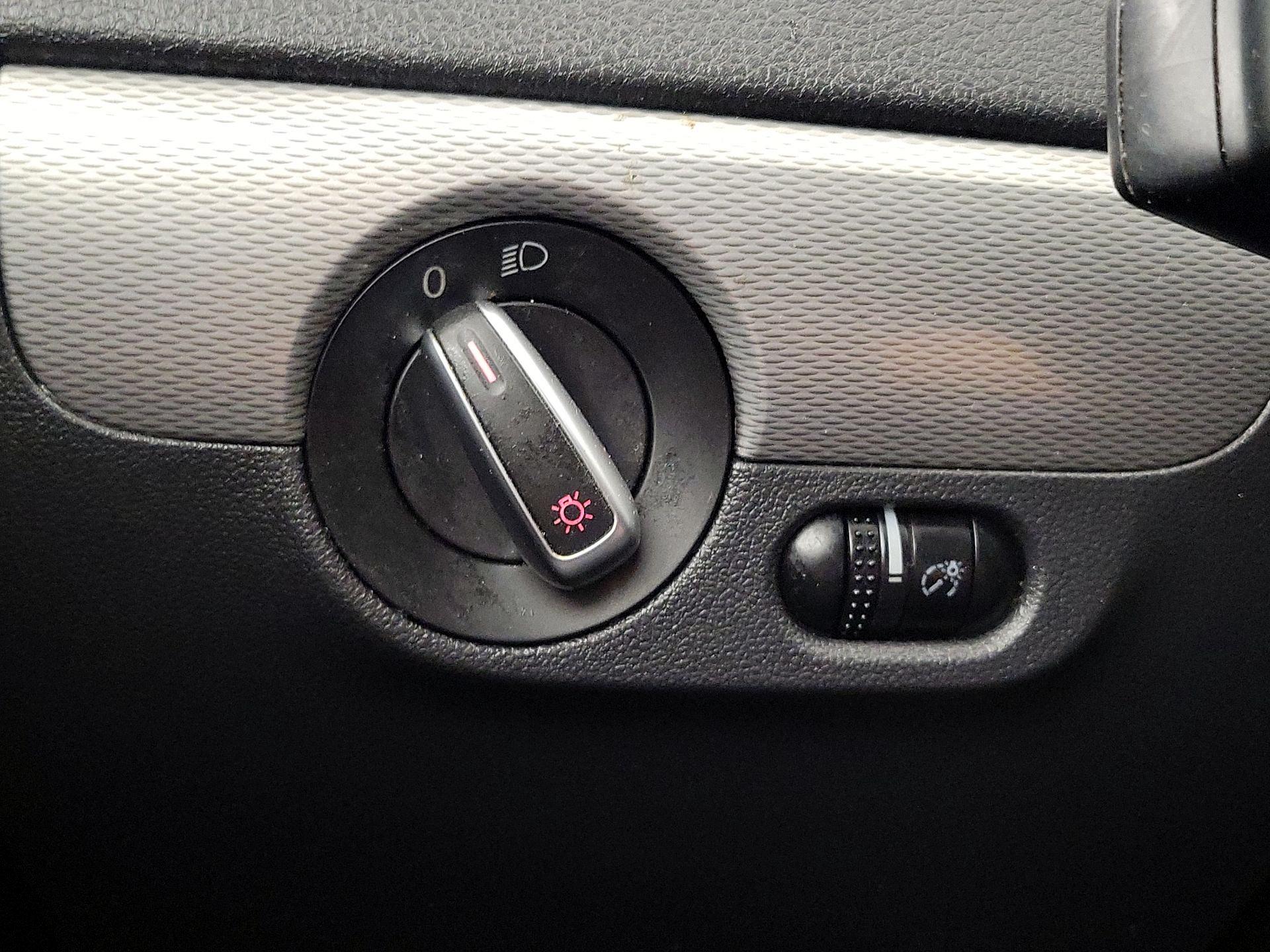 Thumbnail: 2015 Volkswagen Jetta - 13