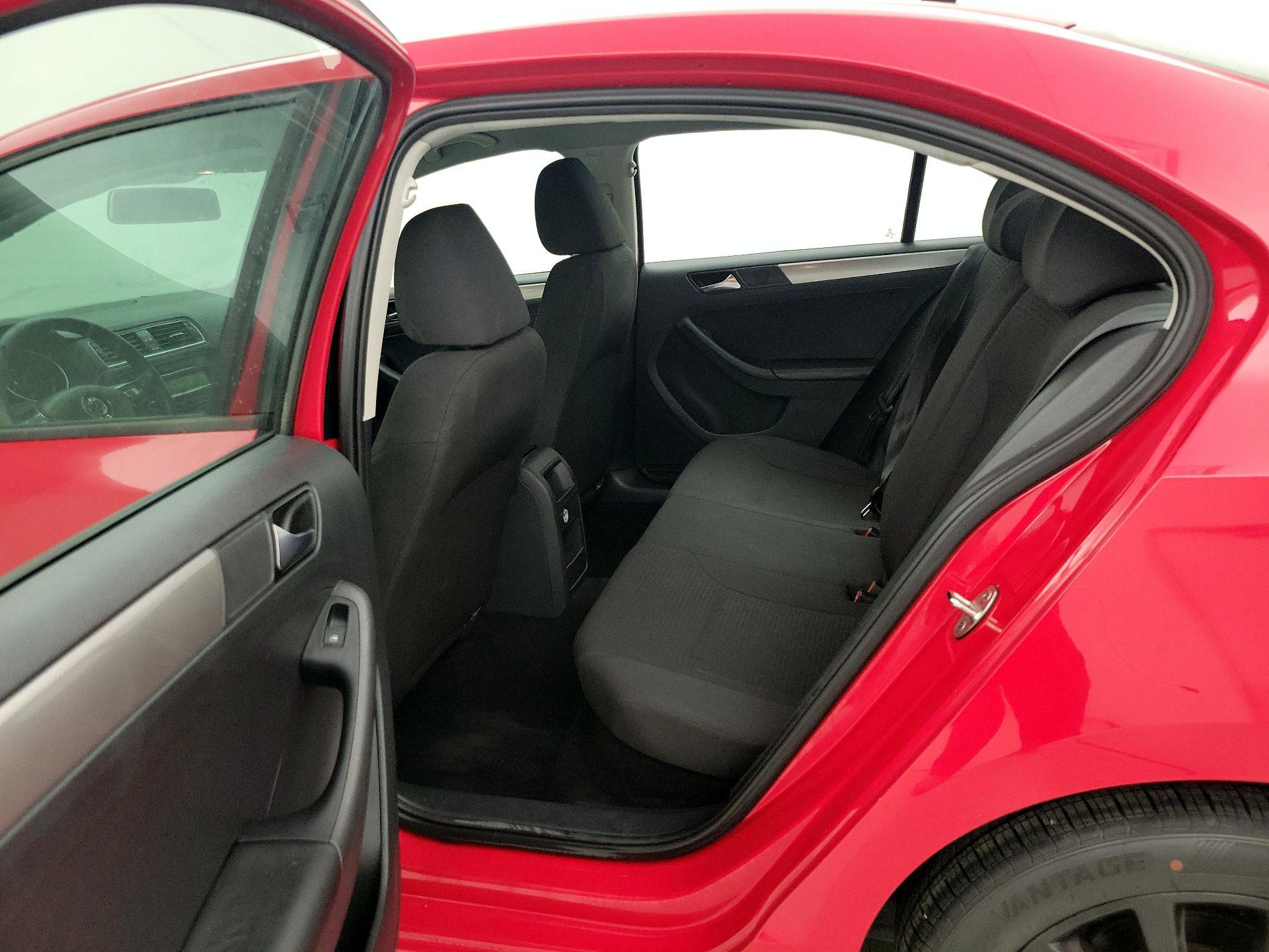 Thumbnail: 2015 Volkswagen Jetta - 18