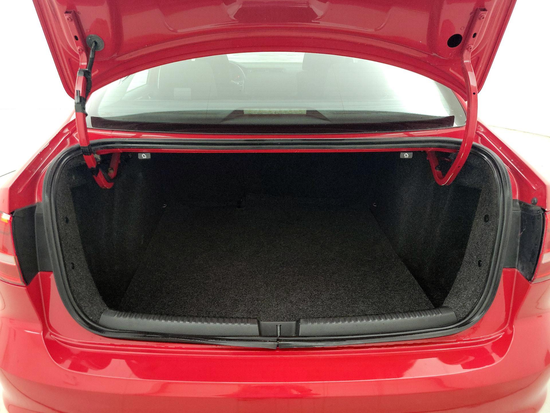 Thumbnail: 2015 Volkswagen Jetta - 19