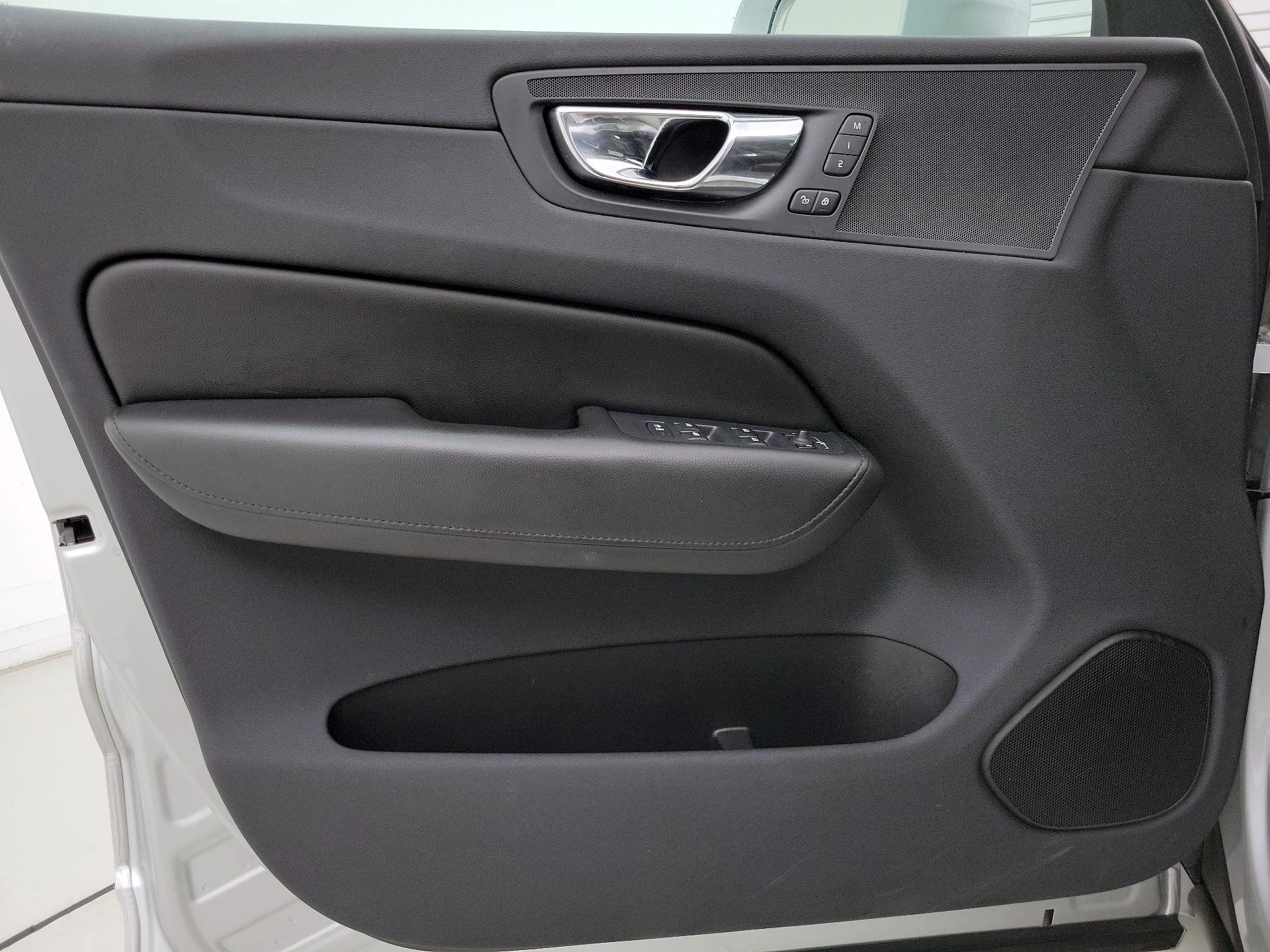 Thumbnail: 2019 Volvo XC60 - 12