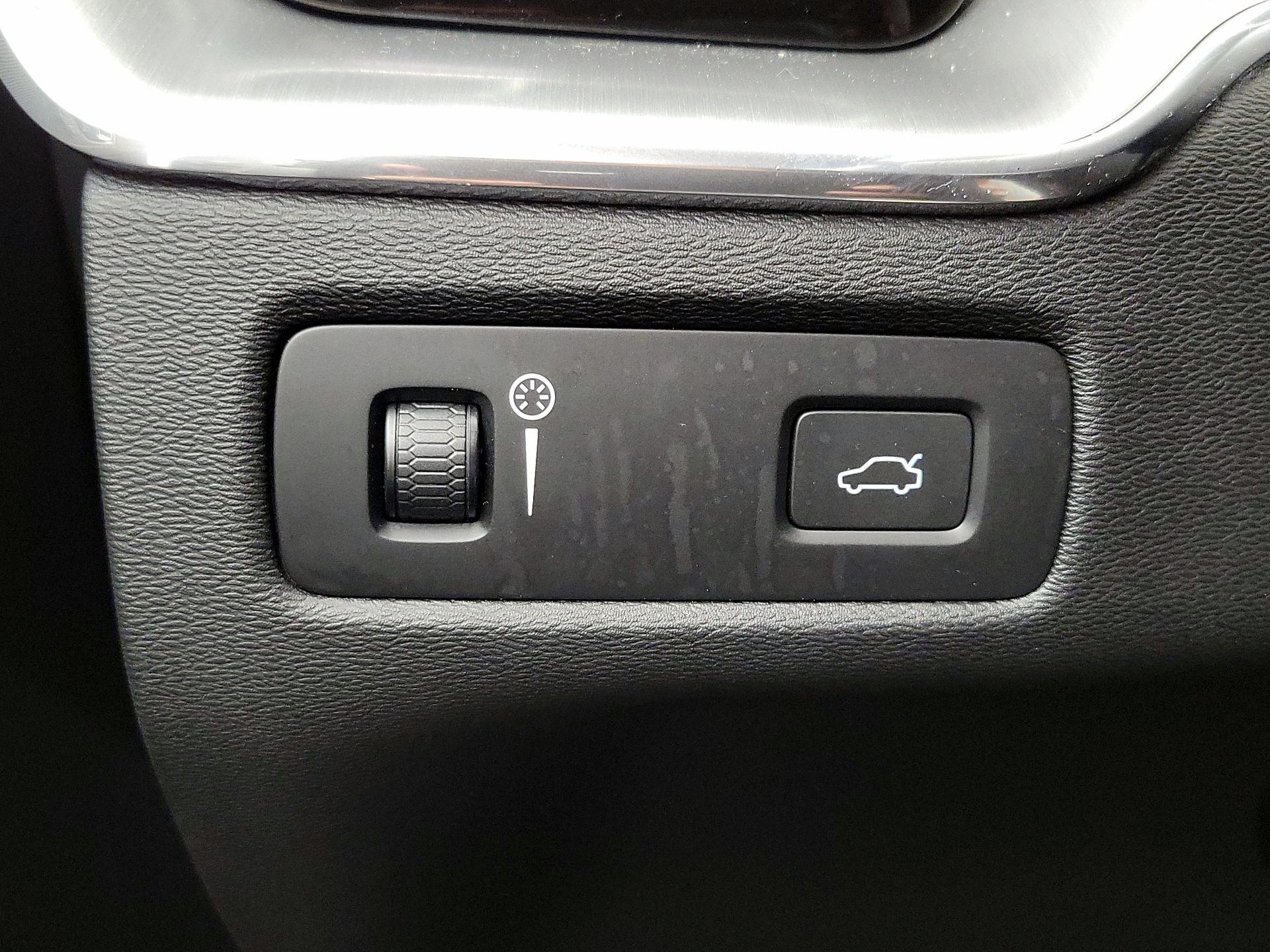 Thumbnail: 2019 Volvo XC60 - 13