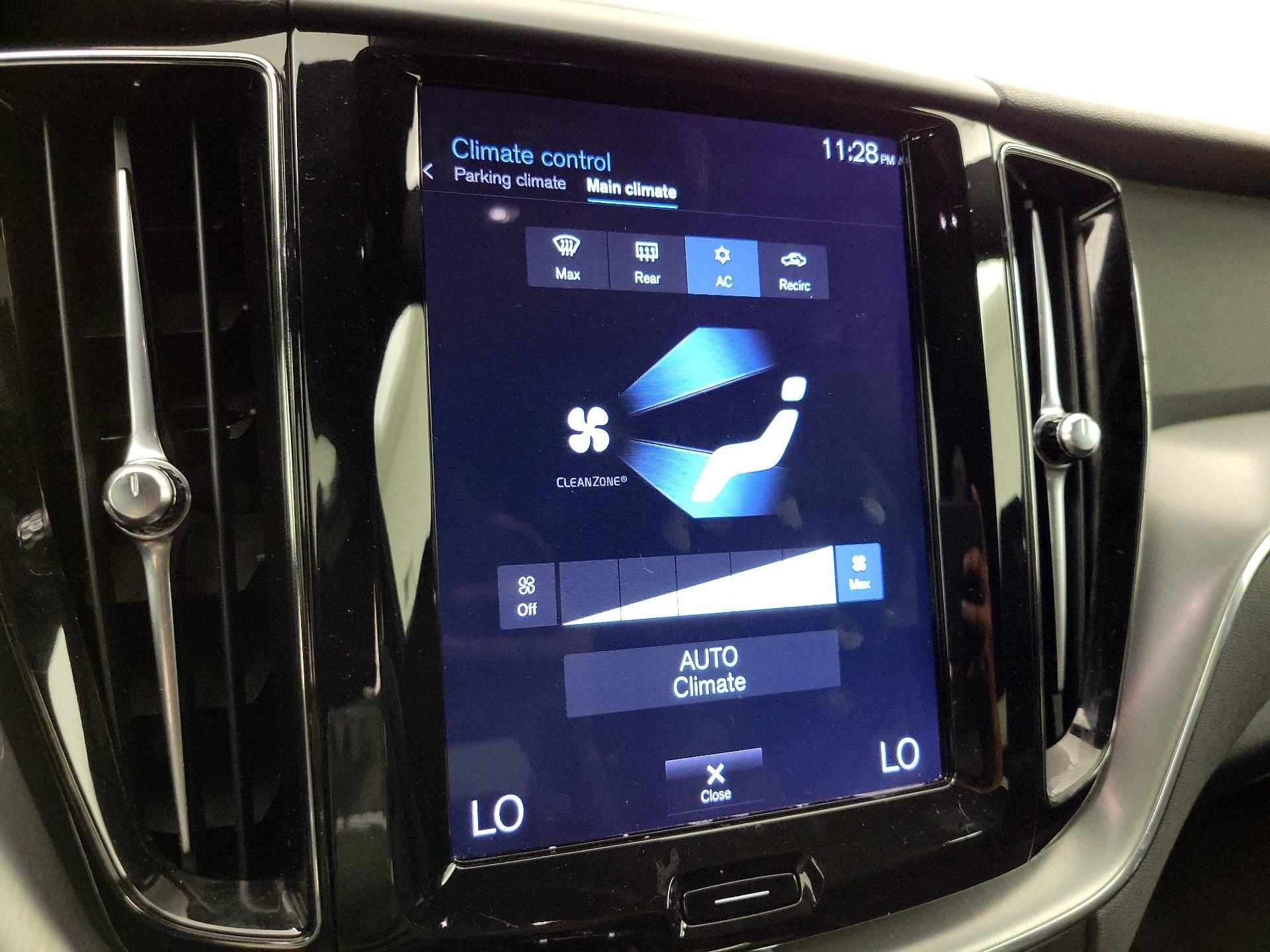 Thumbnail: 2019 Volvo XC60 - 16