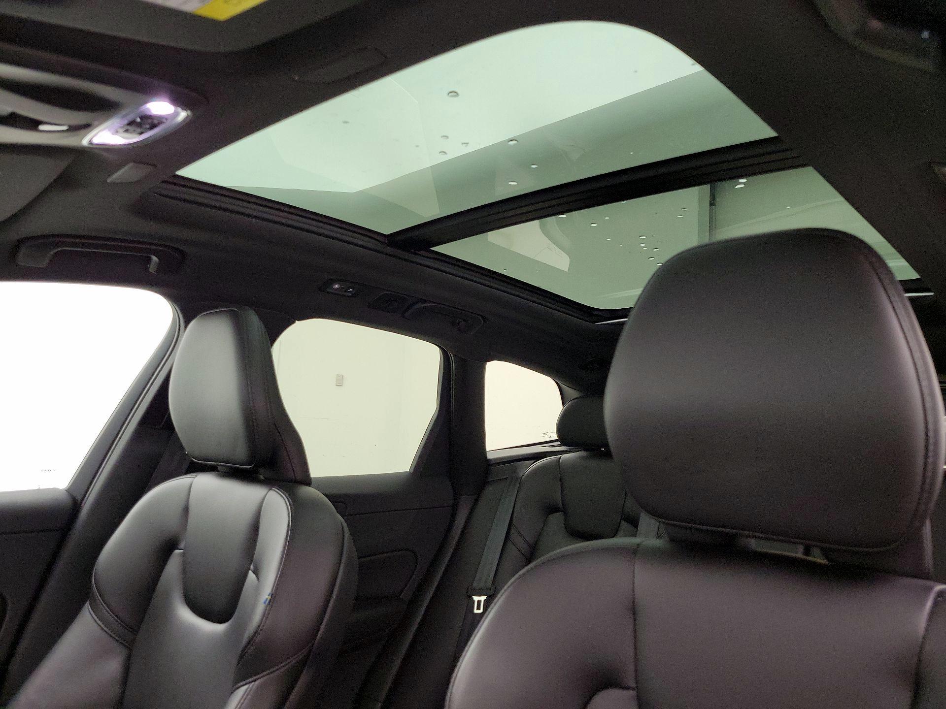 Thumbnail: 2019 Volvo XC60 - 19