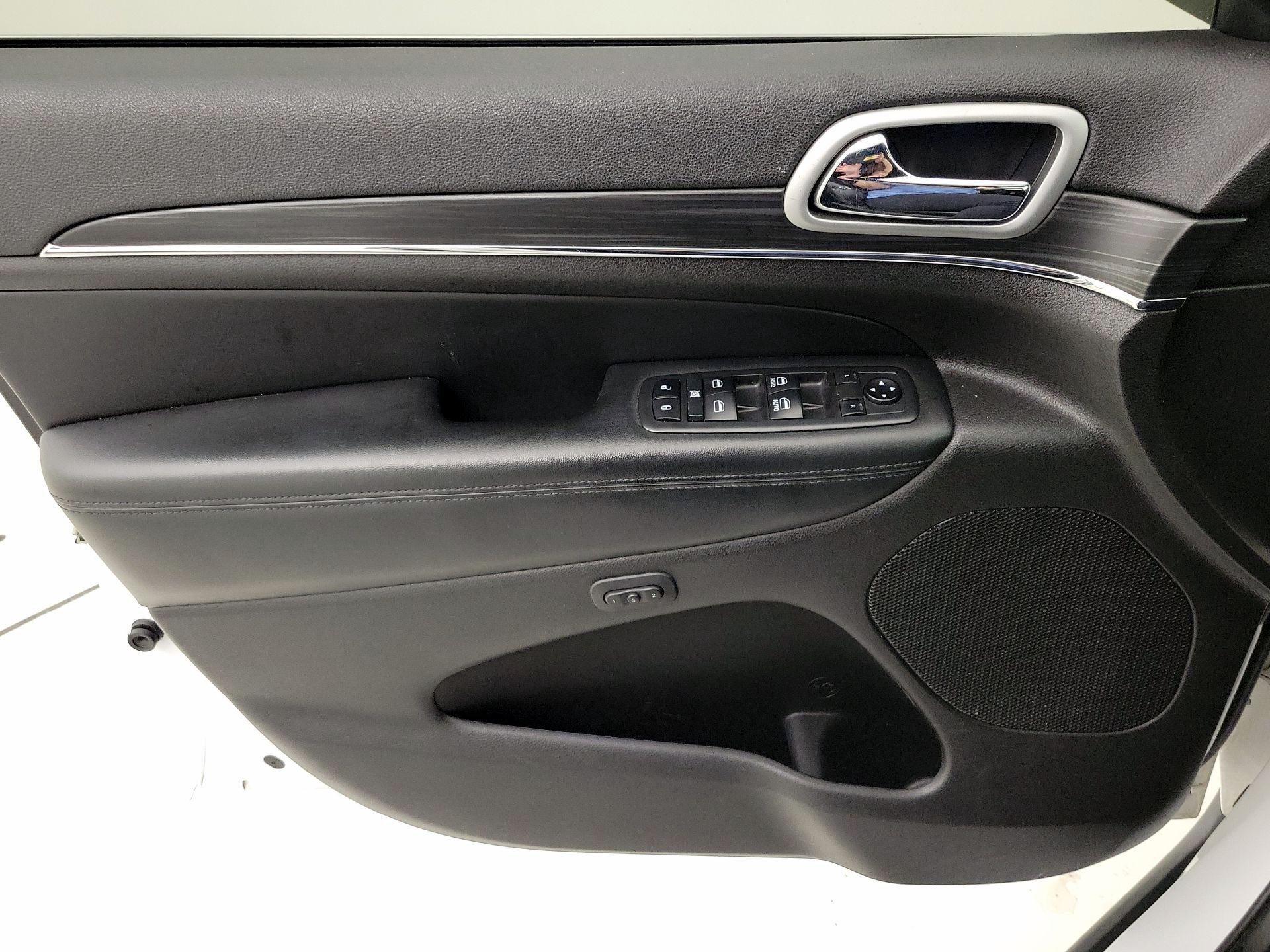 Thumbnail: 2019 Jeep Grand Cherokee - 12