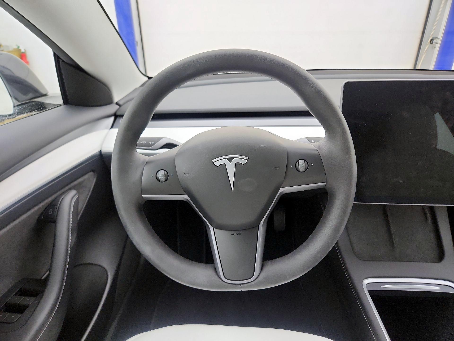 Thumbnail: 2023 Tesla Model 3 - 10