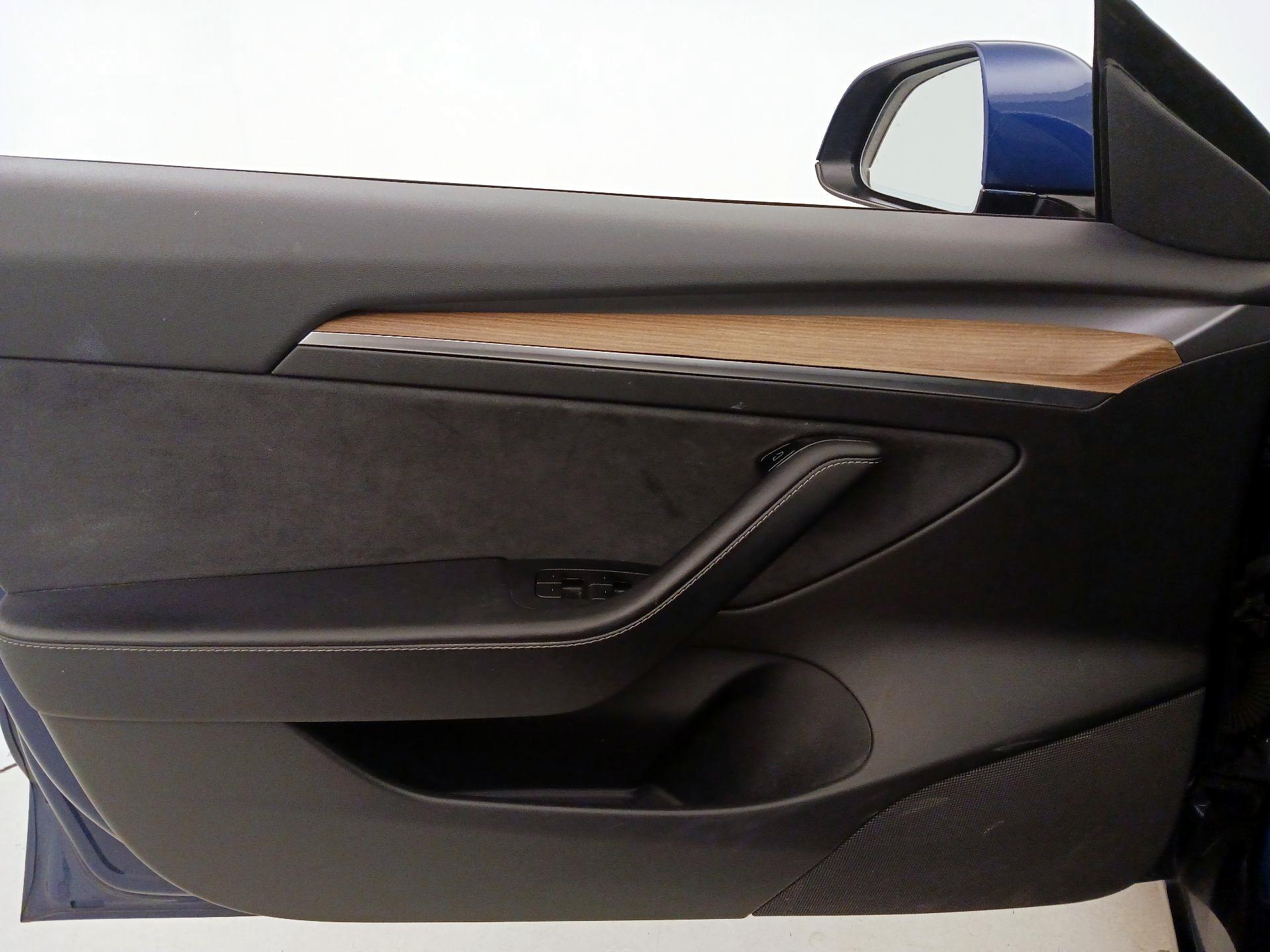 Thumbnail: 2021 Tesla Model 3 - 12