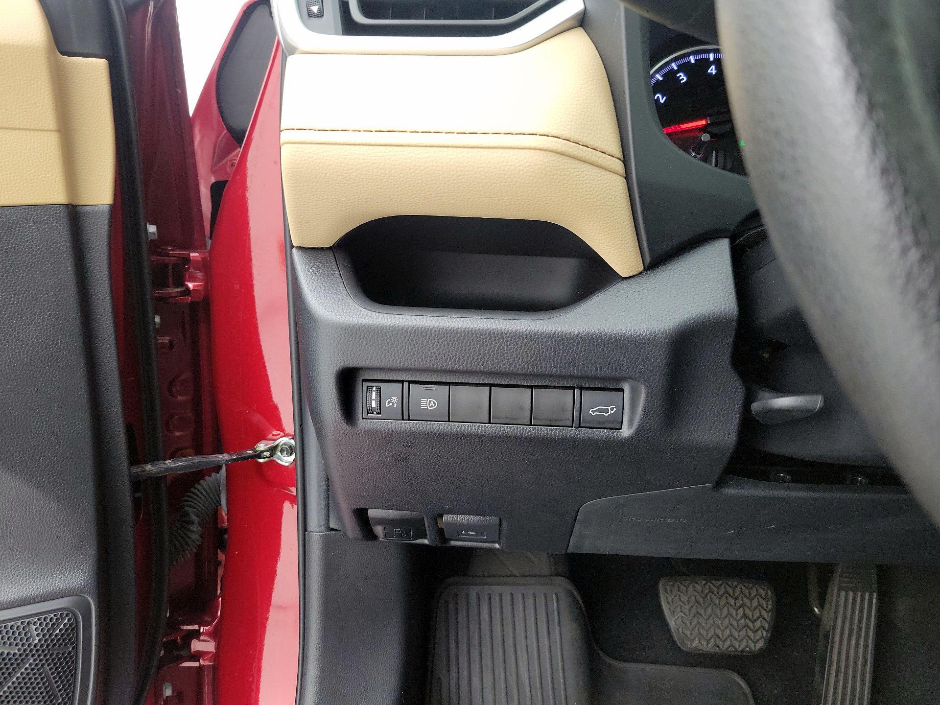 Thumbnail: 2022 Toyota RAV4 - 13