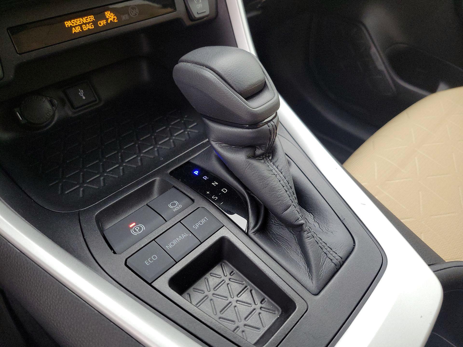 Thumbnail: 2022 Toyota RAV4 - 17