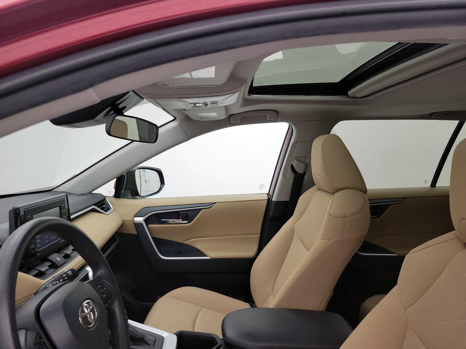 Thumbnail: 2022 Toyota RAV4 - 19