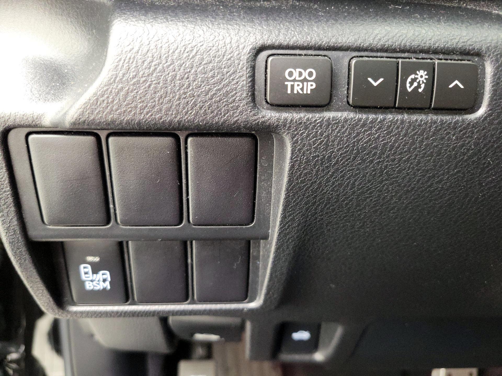 Thumbnail: 2014 Lexus IS - 13