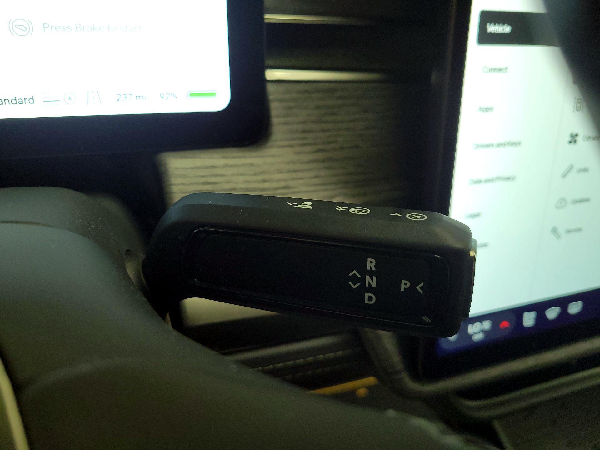 Thumbnail: 2026 Rivian R1S - 17