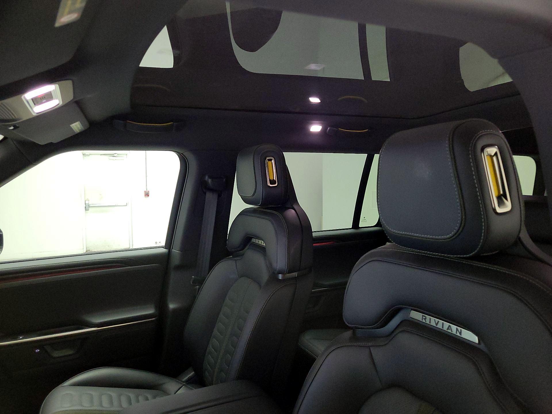 Thumbnail: 2026 Rivian R1S - 18