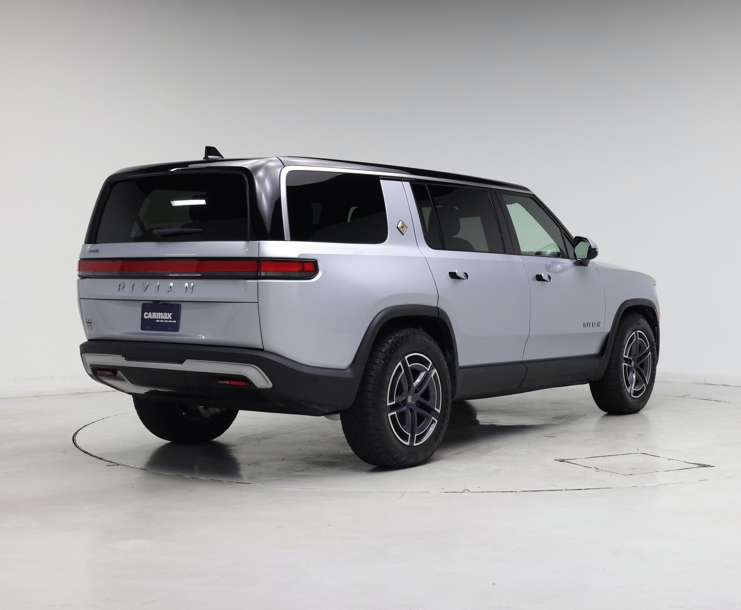 Thumbnail: 2026 Rivian R1S - 8