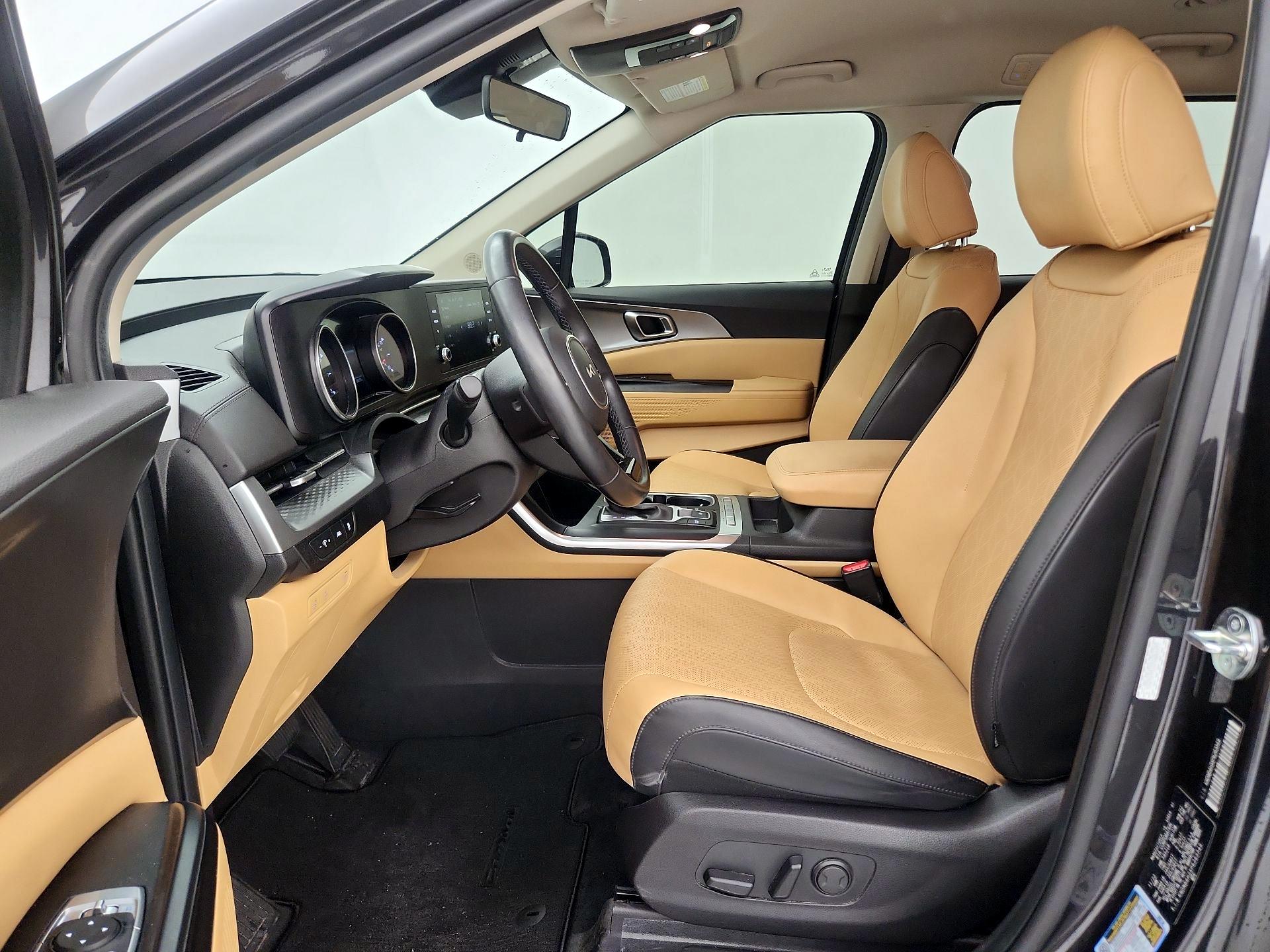 Thumbnail: 2023 Kia Carnival - 11