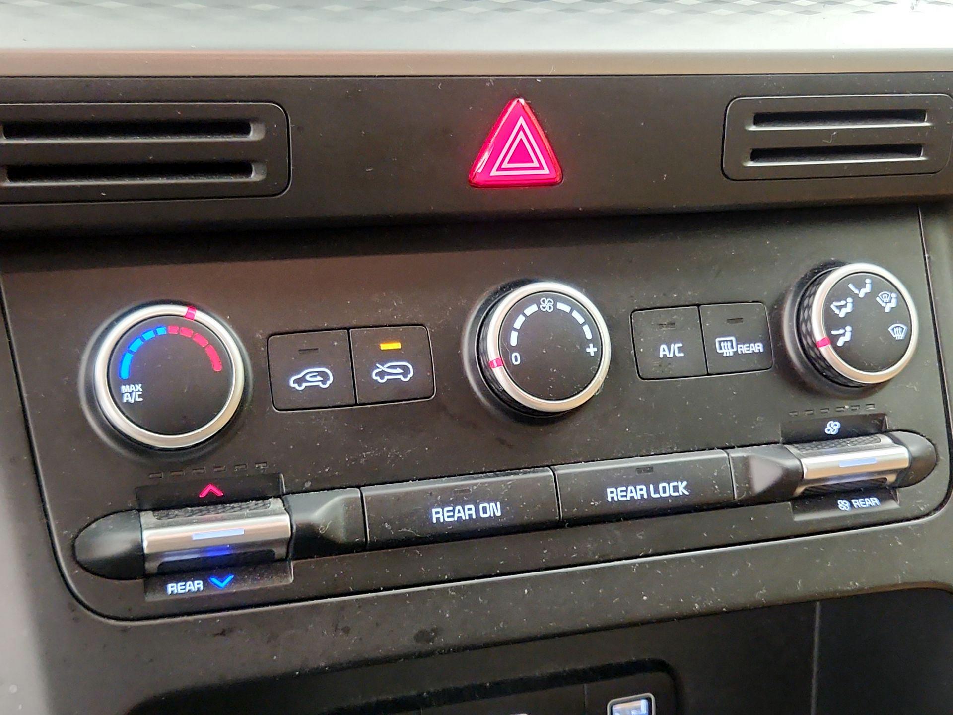 Thumbnail: 2023 Kia Carnival - 16