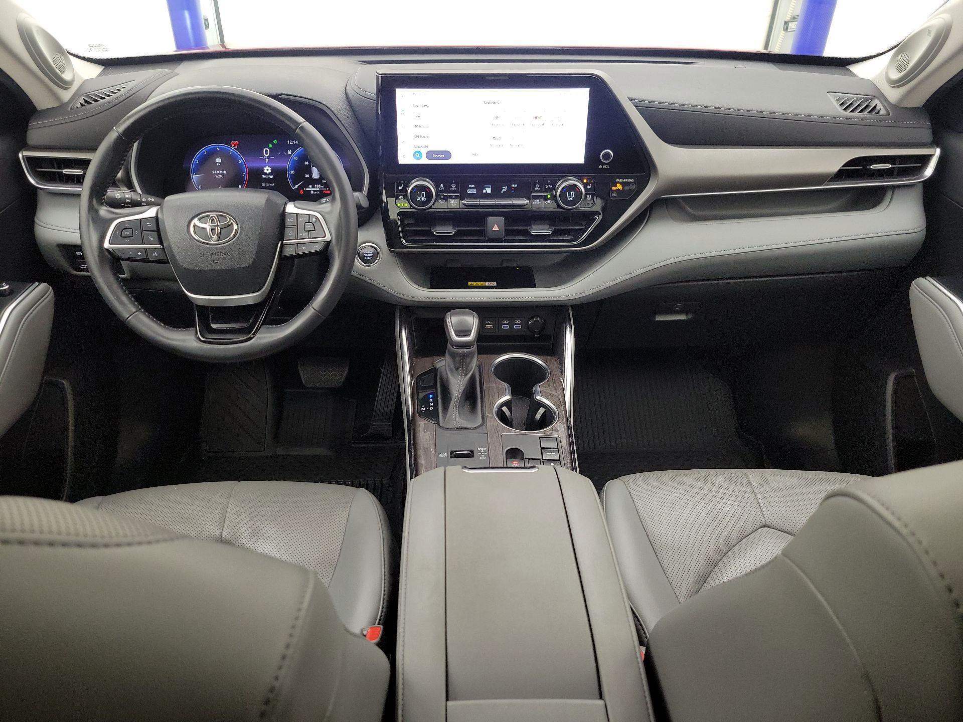 Thumbnail: 2023 Toyota Highlander - 9