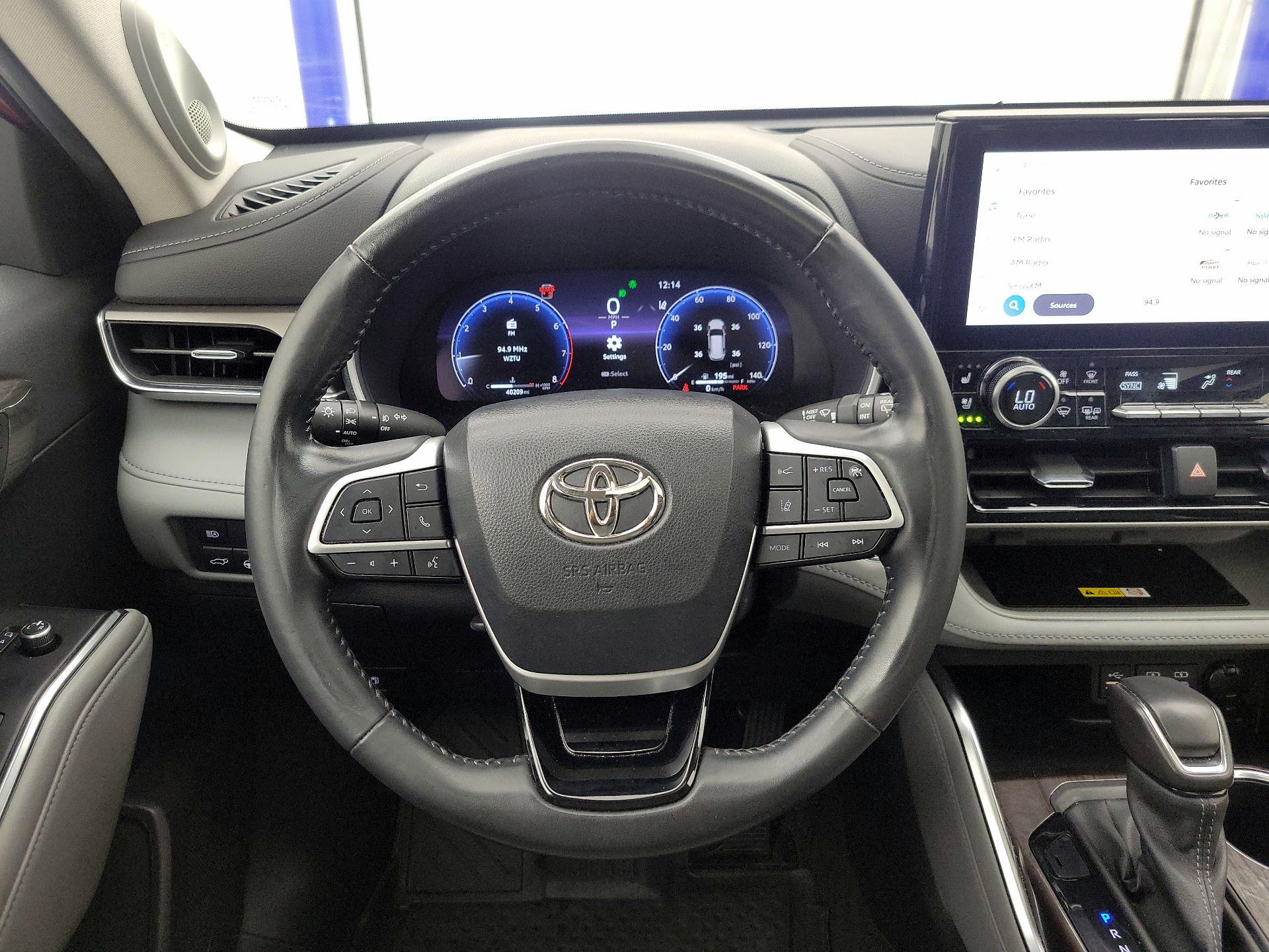 Thumbnail: 2023 Toyota Highlander - 10