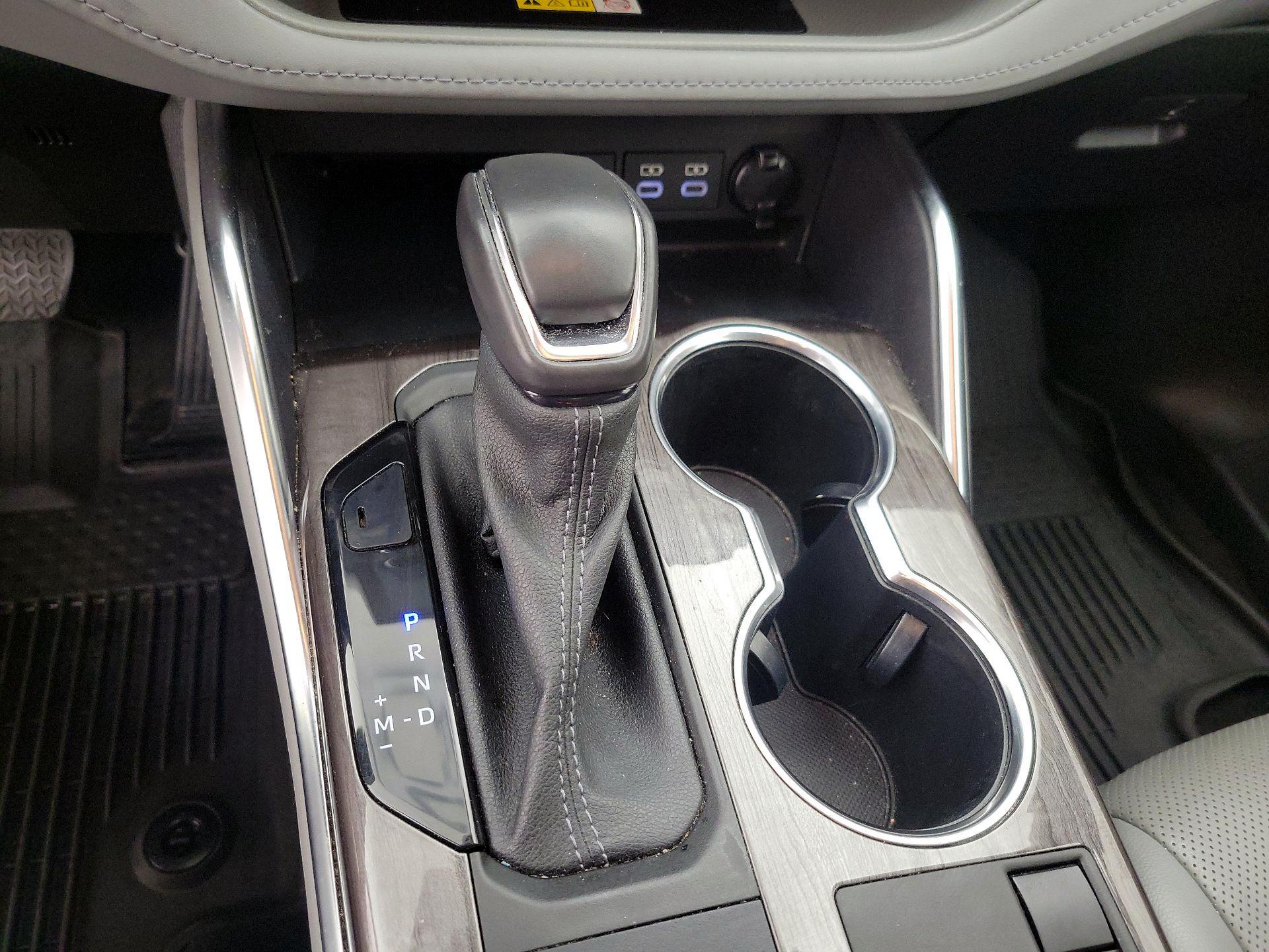 Thumbnail: 2023 Toyota Highlander - 17