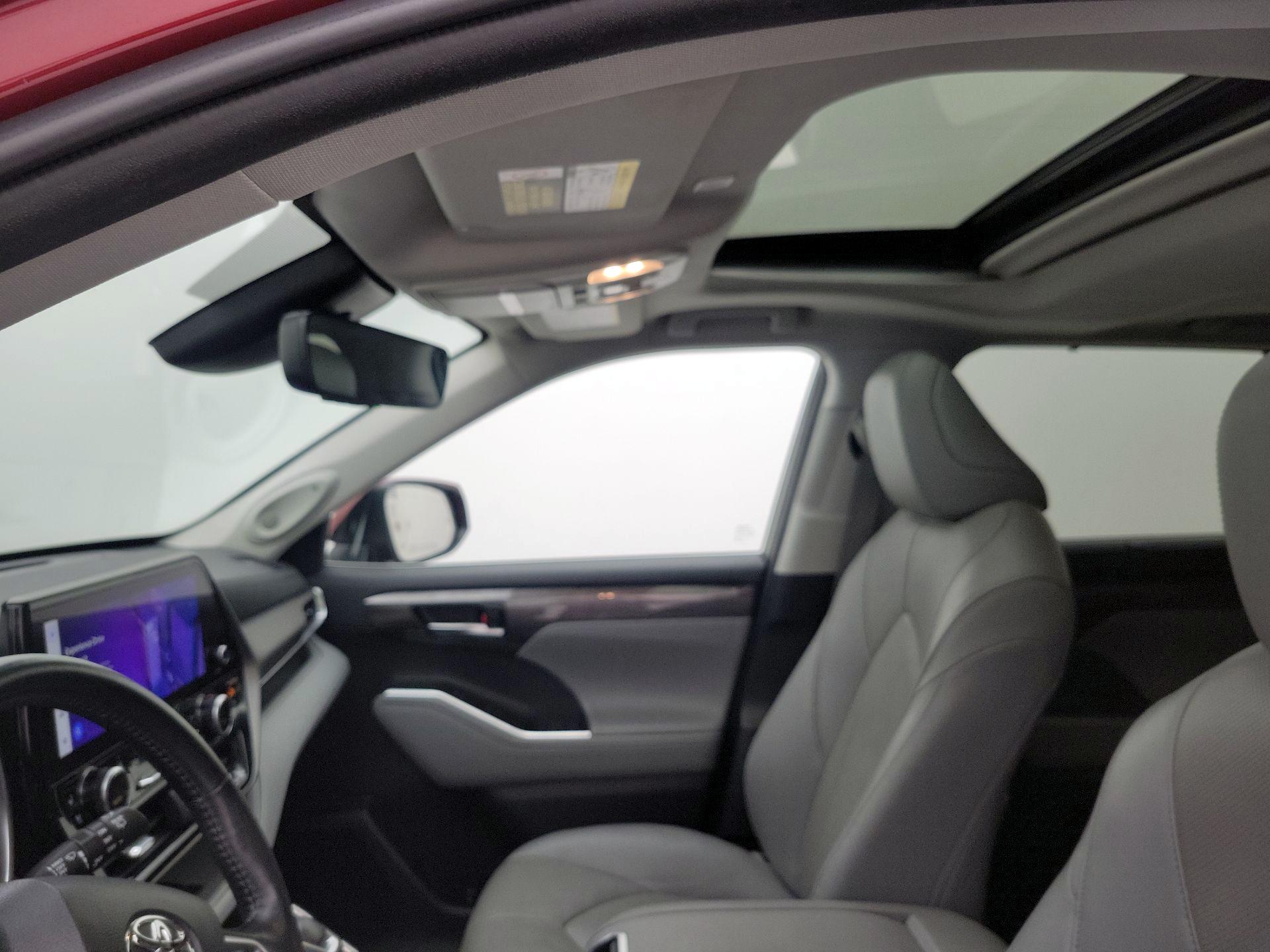 Thumbnail: 2023 Toyota Highlander - 19