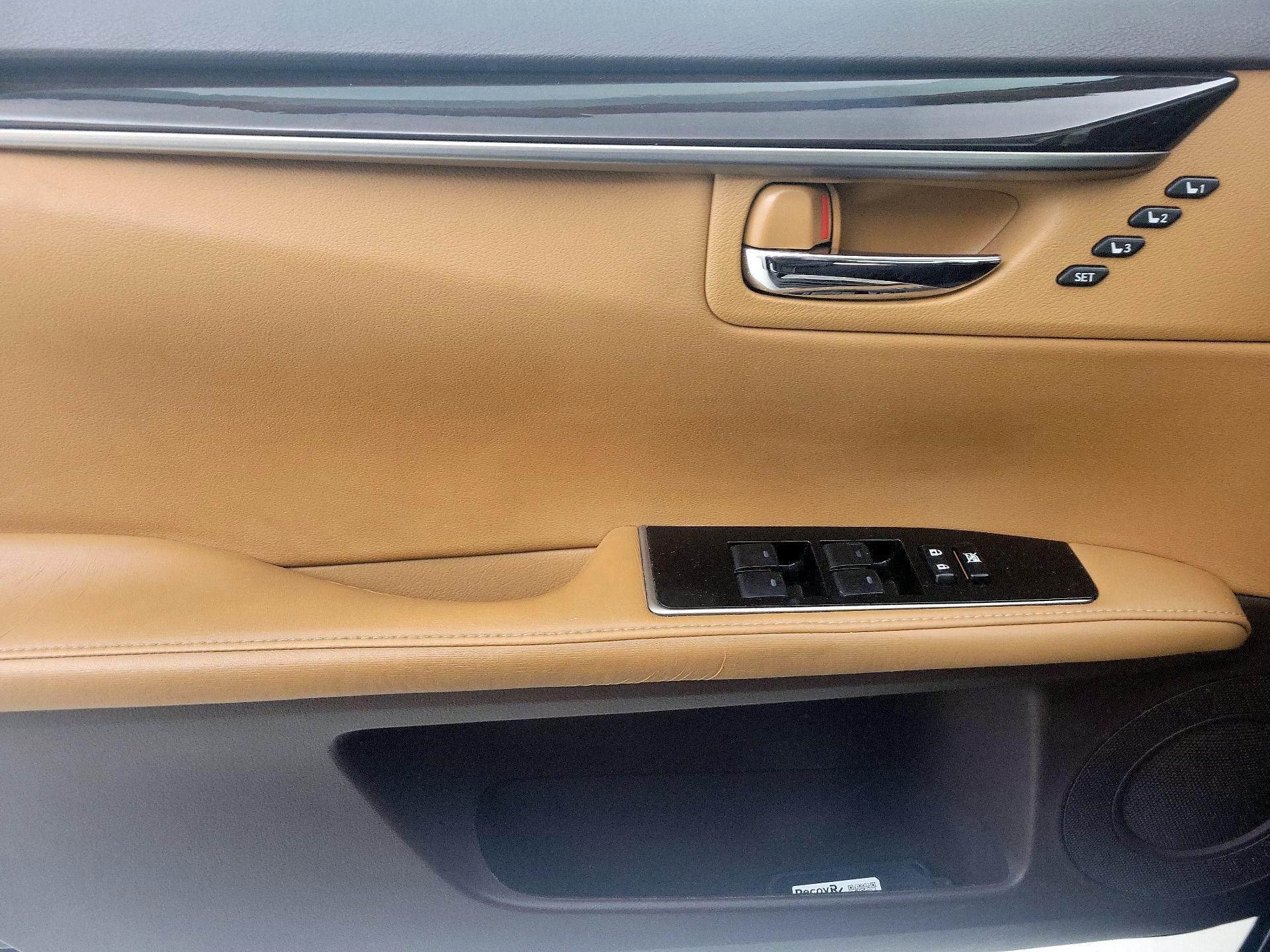 Thumbnail: 2018 Lexus ES - 12