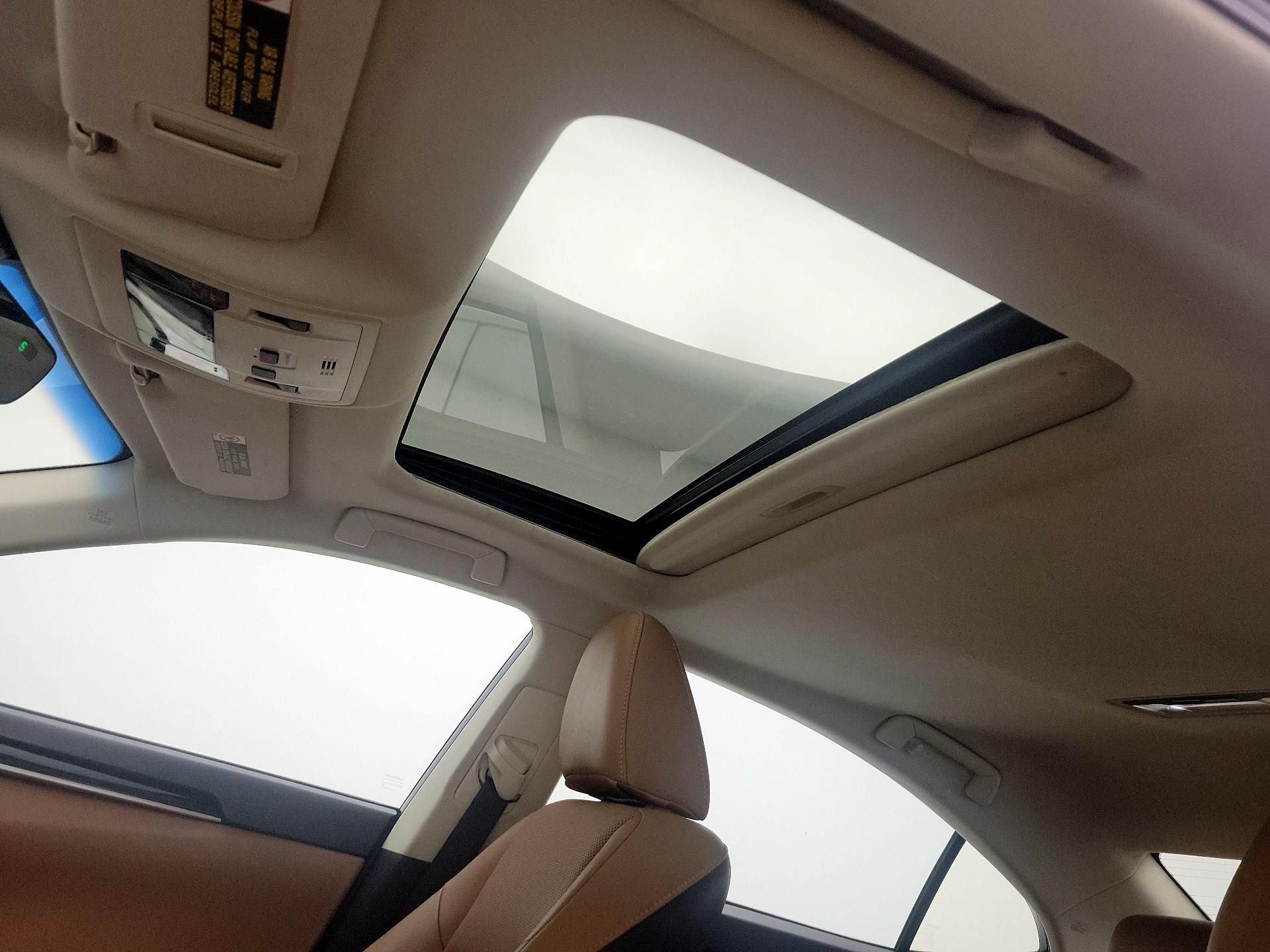 Thumbnail: 2018 Lexus ES - 19