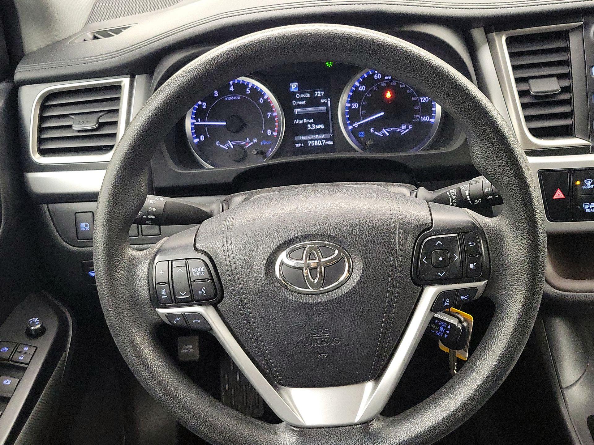 Thumbnail: 2019 Toyota Highlander - 10