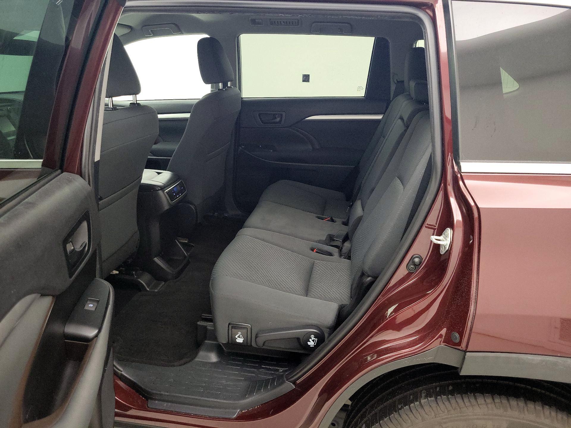 Thumbnail: 2019 Toyota Highlander - 19