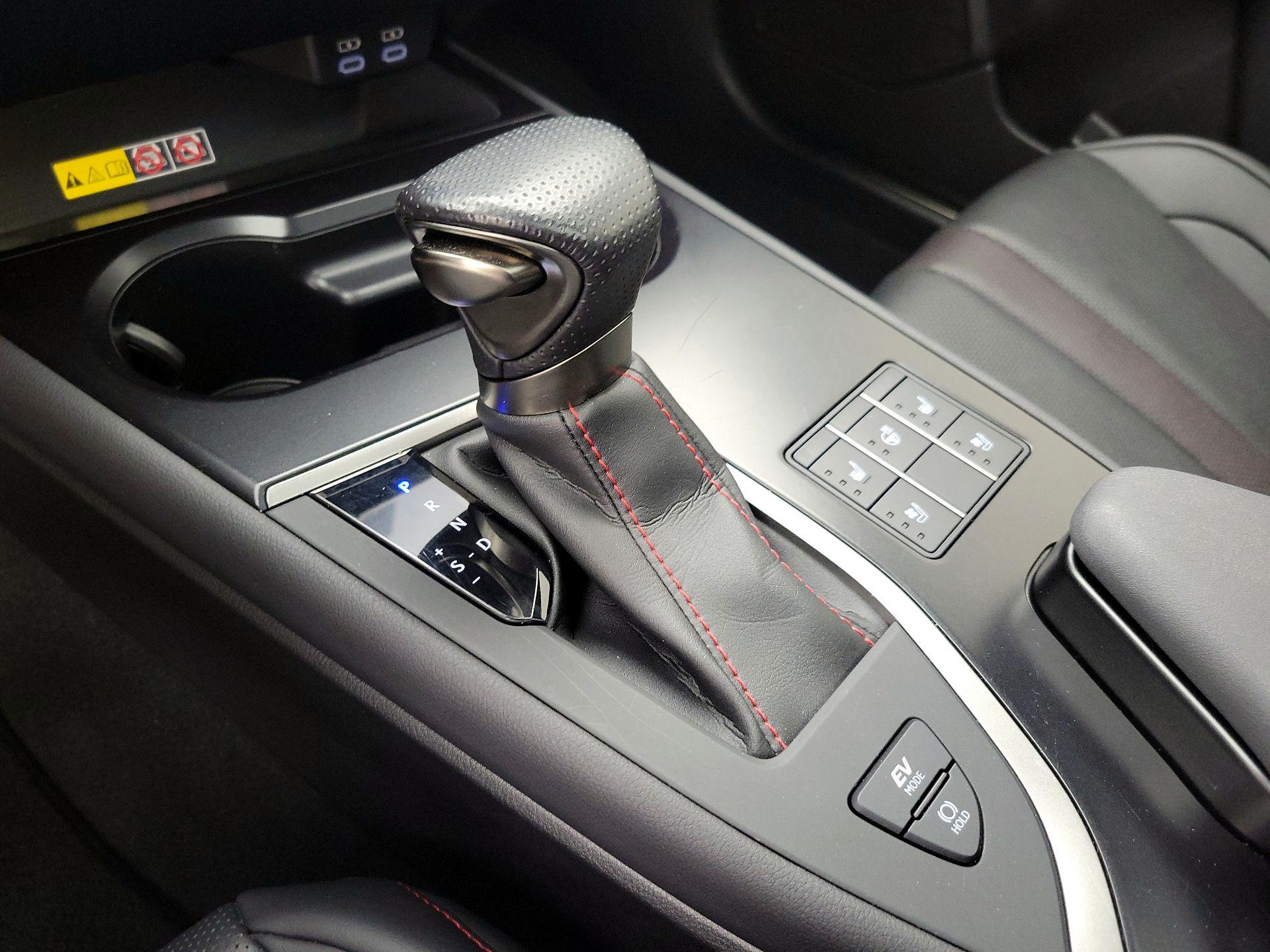 Thumbnail: 2023 Lexus UX - 17