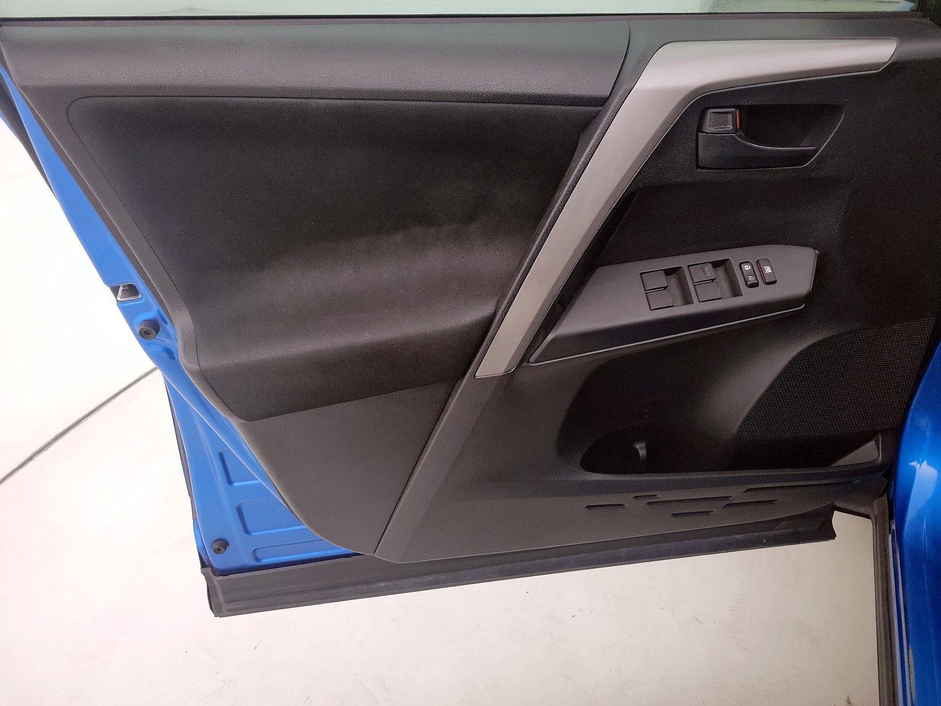 Thumbnail: 2016 Toyota RAV4 - 12