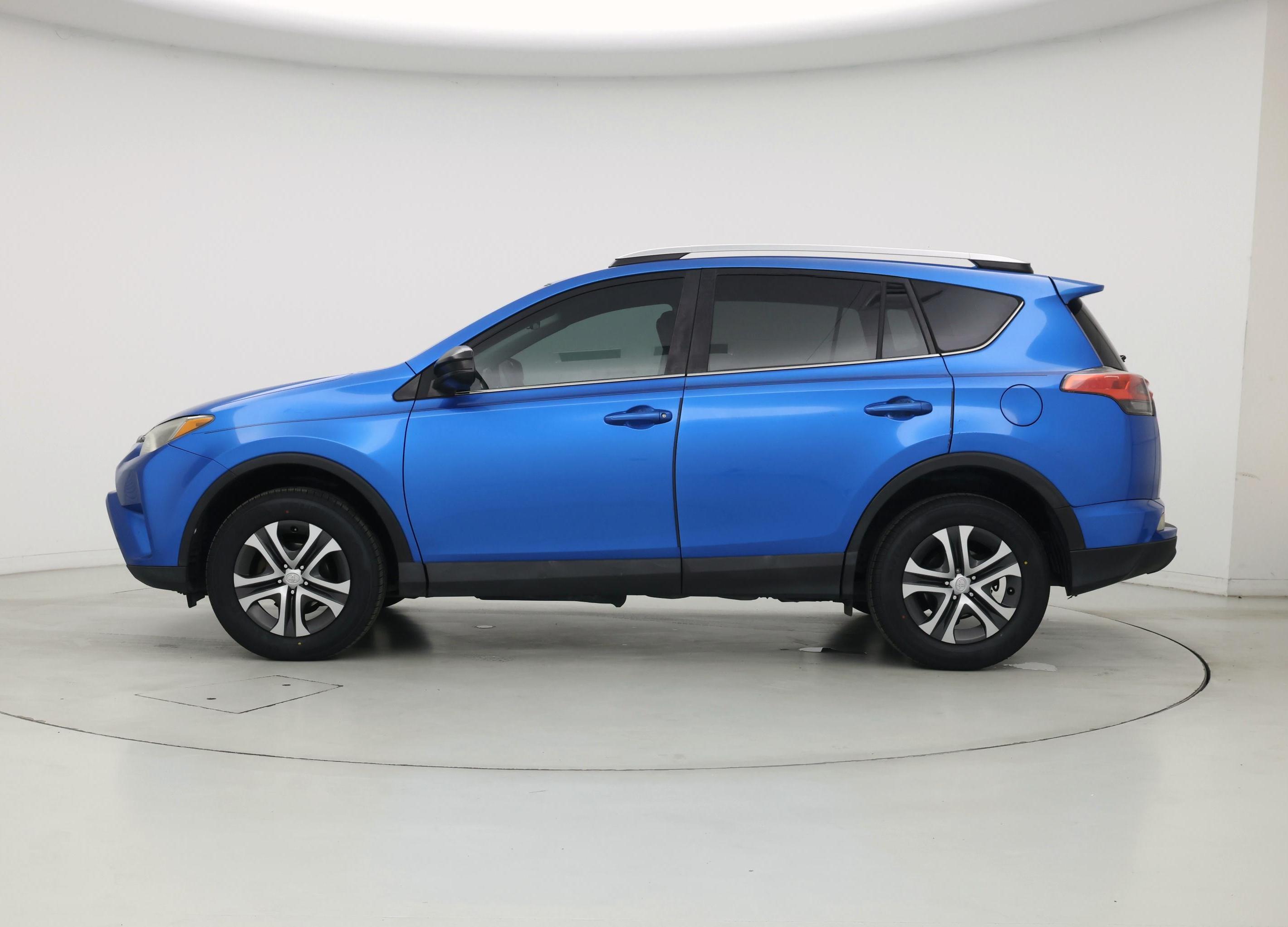 Thumbnail: 2016 Toyota RAV4 - 3