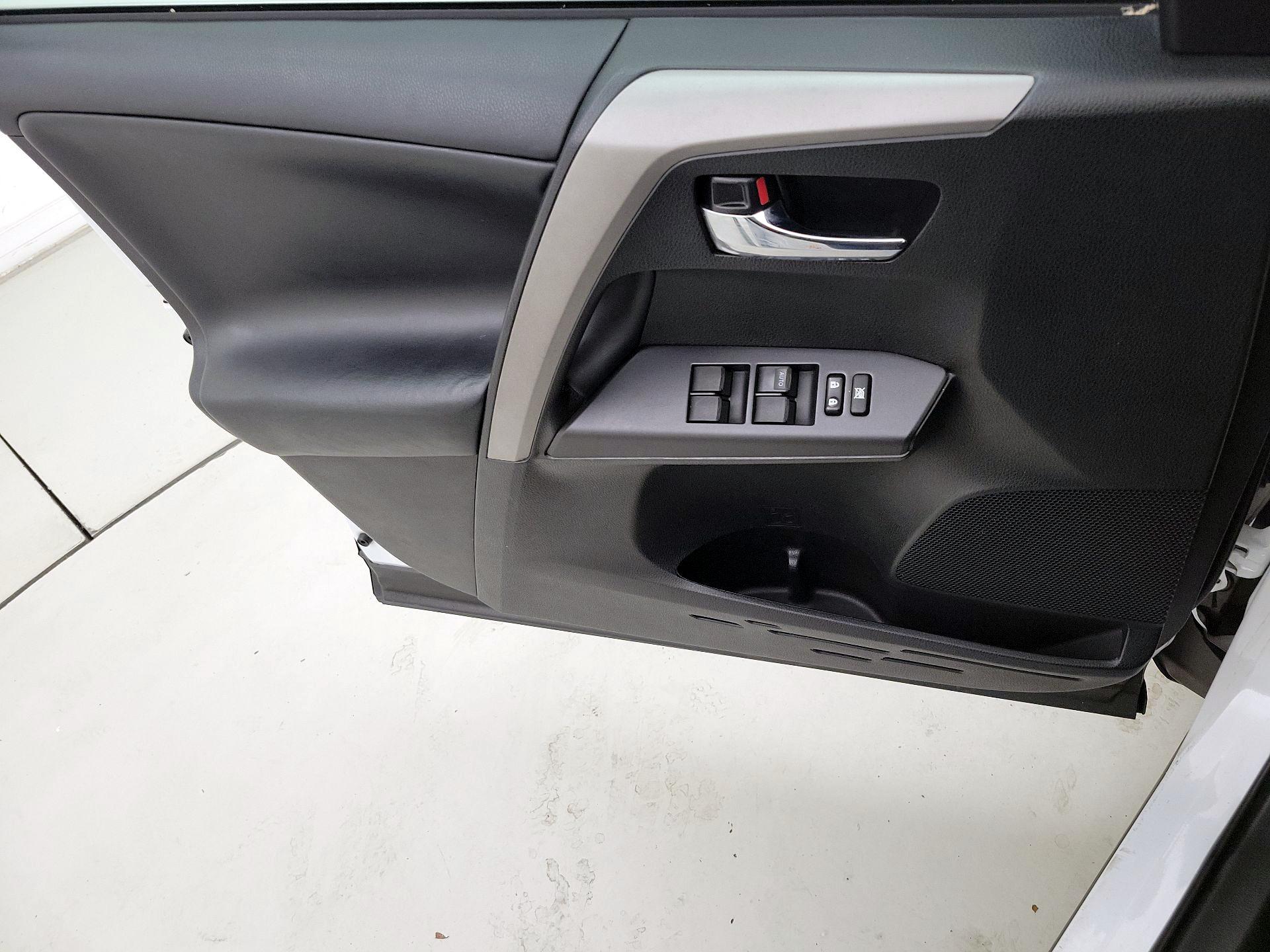 Thumbnail: 2018 Toyota RAV4 - 12