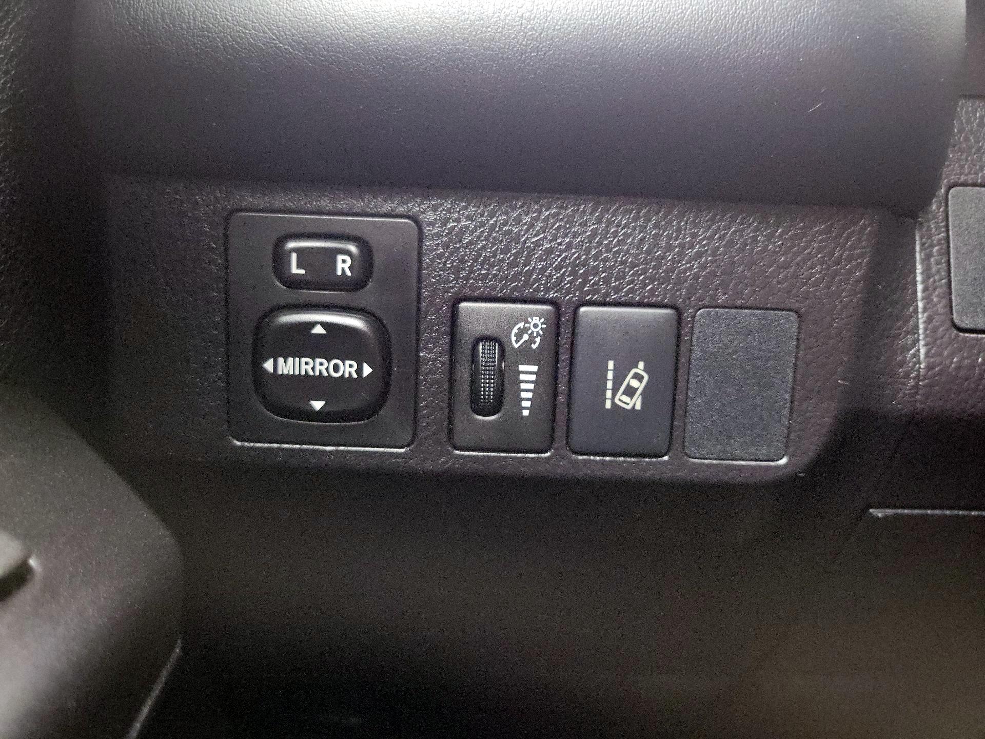 Thumbnail: 2018 Toyota RAV4 - 13