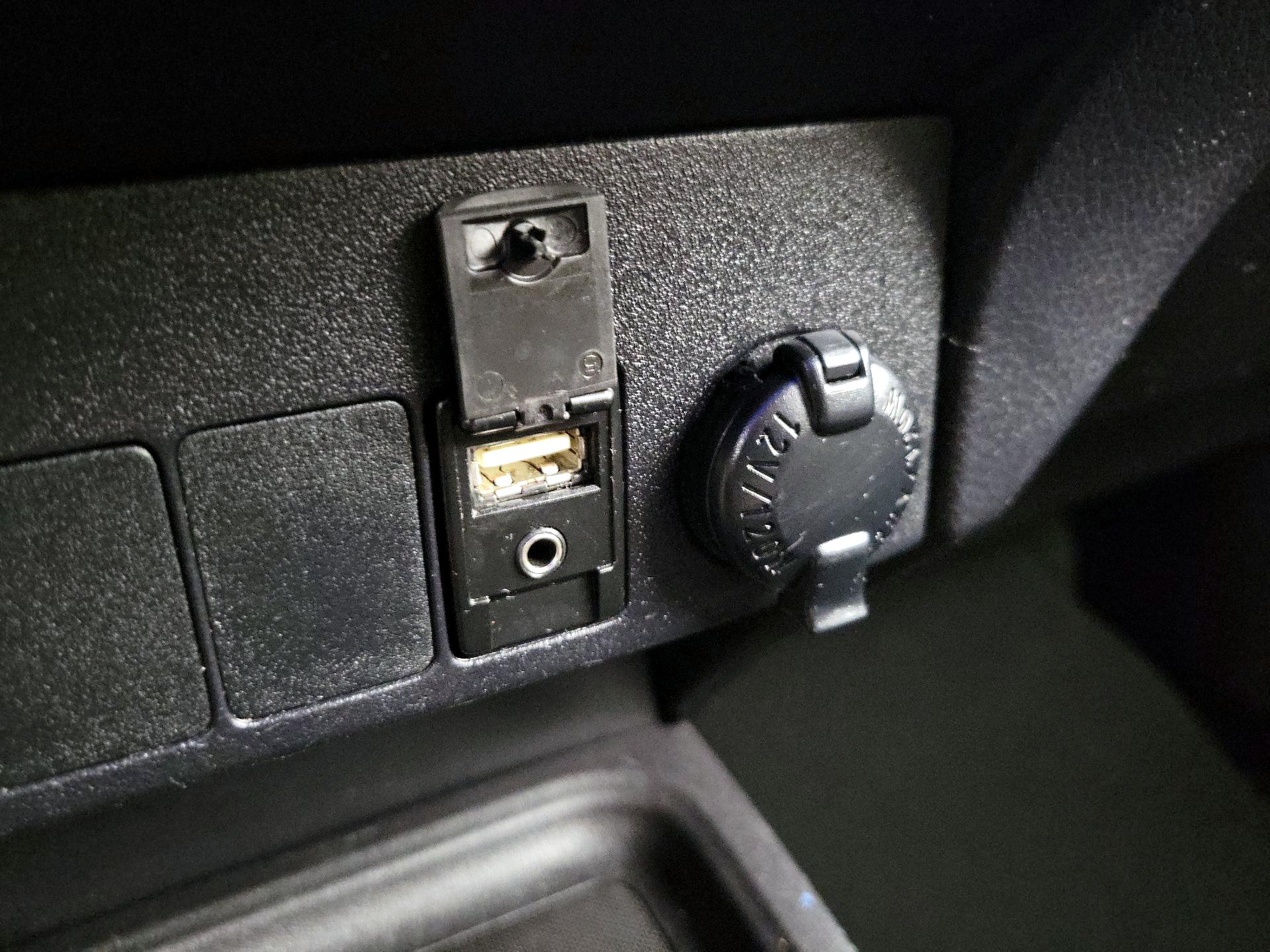 Thumbnail: 2018 Toyota RAV4 - 18