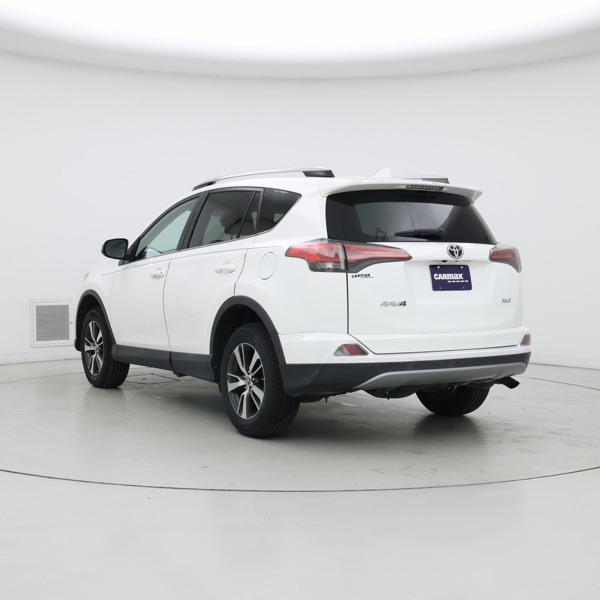 Thumbnail: 2018 Toyota RAV4 - 2