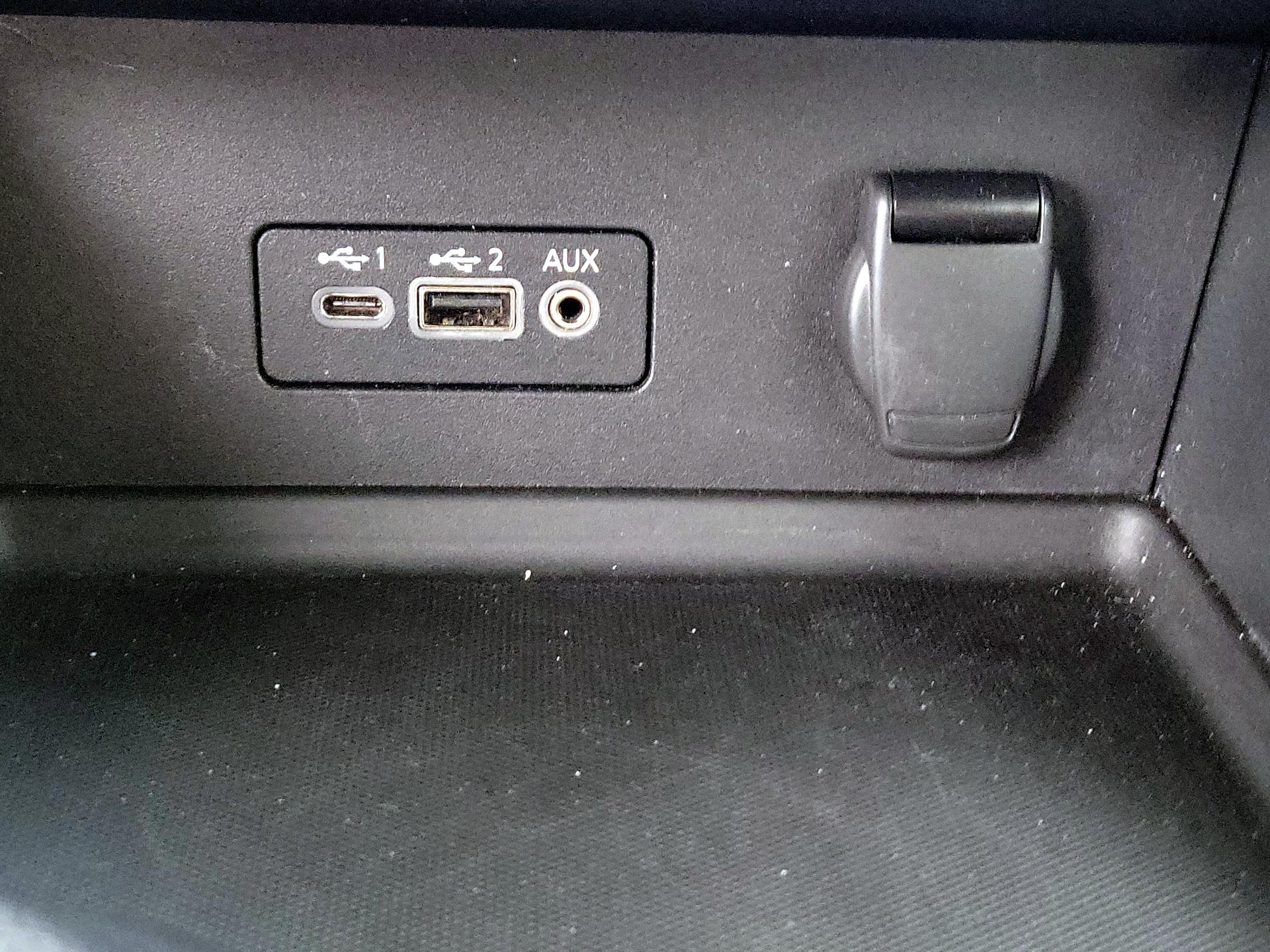 Thumbnail: 2020 Nissan Sentra - 18